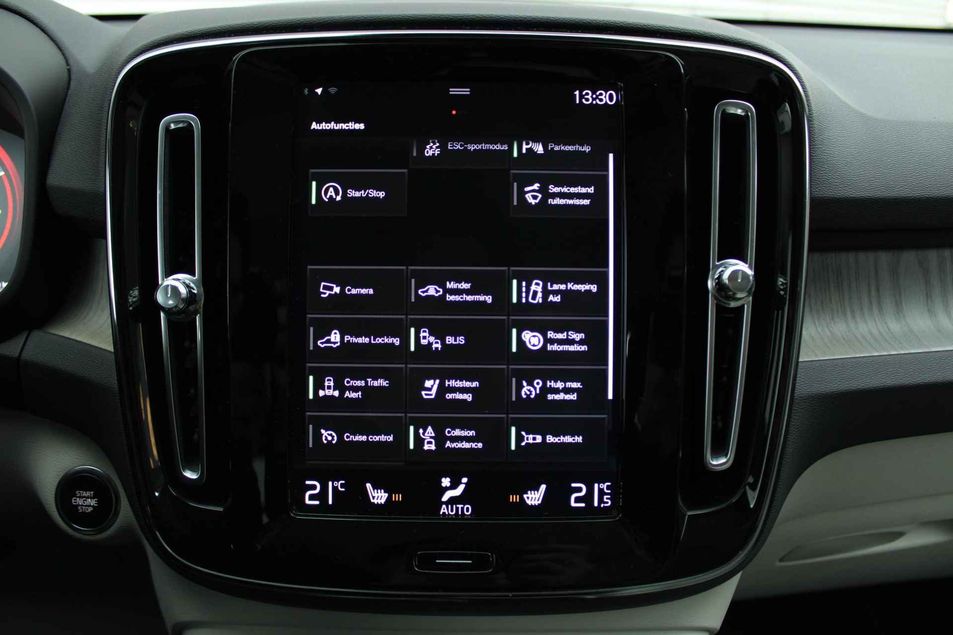Volvo XC40 T4 AUT8 190PK Inscription, Panoramisch Schuif-/Kanteldak, Power Seats, Elektrisch Bedienbare Achterklep, Harman/Kardon Premium Geluidssysteem, Adaptieve Cruise Control, Pilot Assist, BLIS Dodehoekdetectie, Volvo Guard Alarm, Verwarmbare Voorstoelen, Park Assist Voor & Achter incl. Parkeercamera, Apple Carplay/Android Auto, Keyless Entry - 15/27