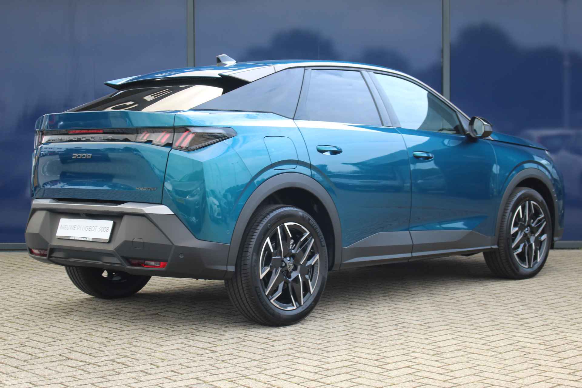 Peugeot 3008 1.2 Hybrid 136 Allure | NAV | 360 CAM | Drive Assist | 19" LMV | Winterpakket | Keyless | - 2/47