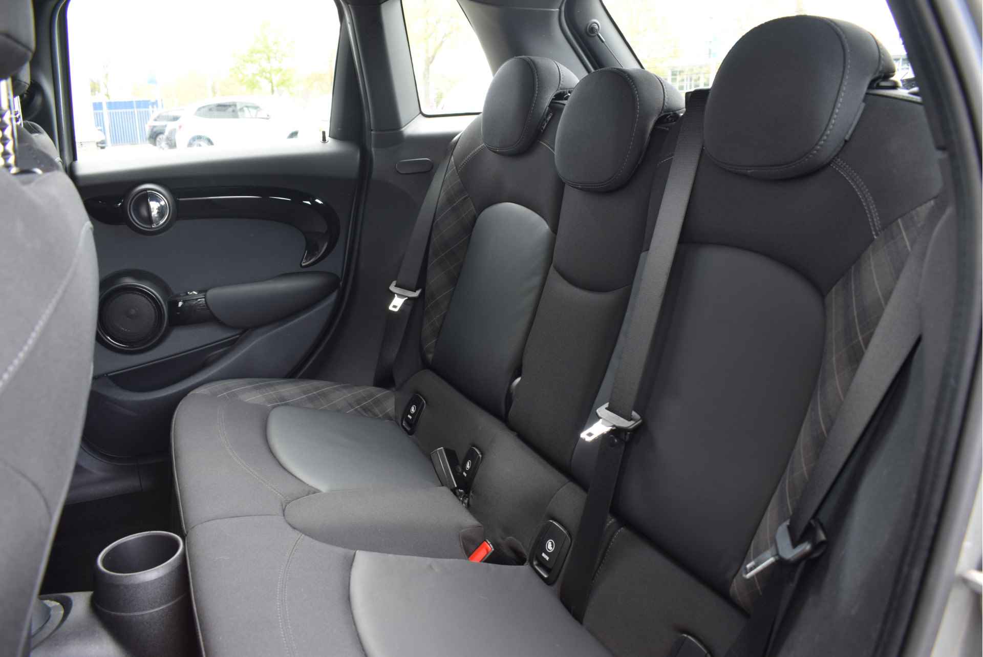 MINI Hatchback Cooper Chili / Multifunctioneel stuurwiel / Comfortstoelen / Stoelverwarming / LED / PDC achter - 4/11
