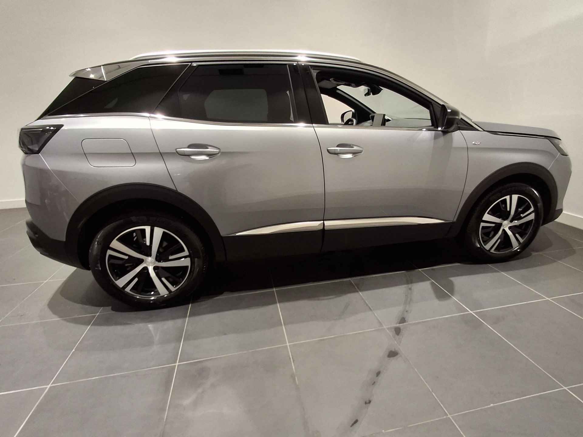 Peugeot 3008 1.2 Hybrid GT | 360° Camera | Navigatie | 18" Lichtmetalen velgen | Zeer gunstige km stand!! - 4/27