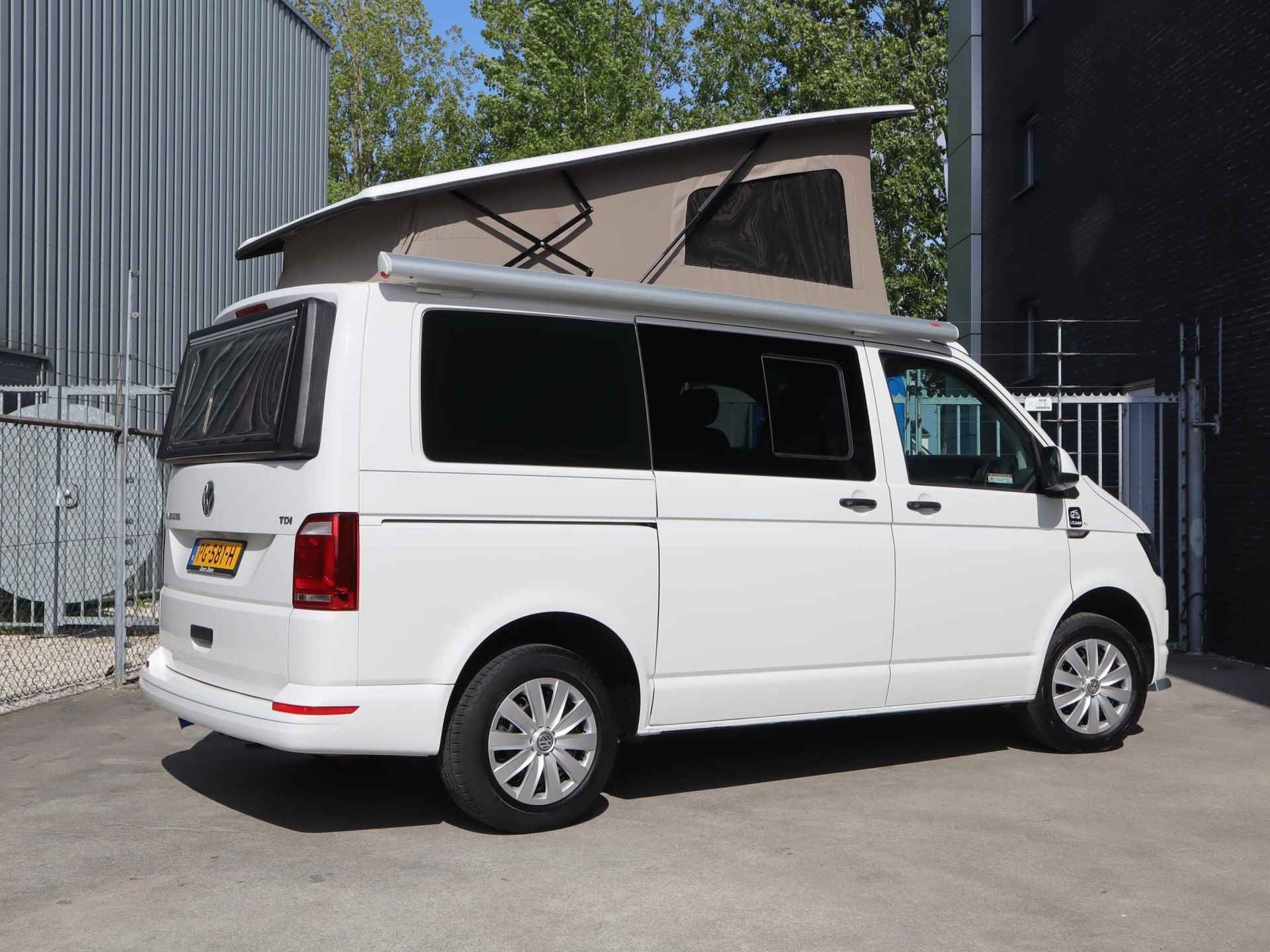 Volkswagen Transporter Kombi 2.0 TDI L1H1 140pk | 4 persoons Camper | Keuken met gasfornuis, wasbak en koelkast | Zonnescherm | Draaistoel RV | Houten interieur | Radio | Cruise control | Custom voorbumper | Horren zijkant en achter - 8/40