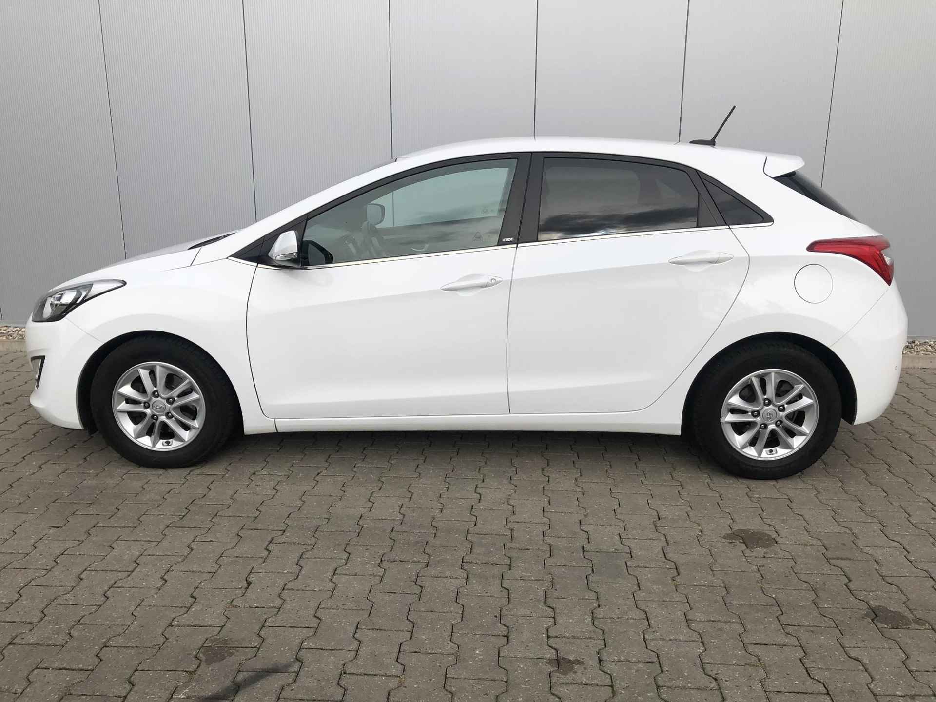 Hyundai i30 1.6 GDi GO! 2016 / Navigatie - 8/18