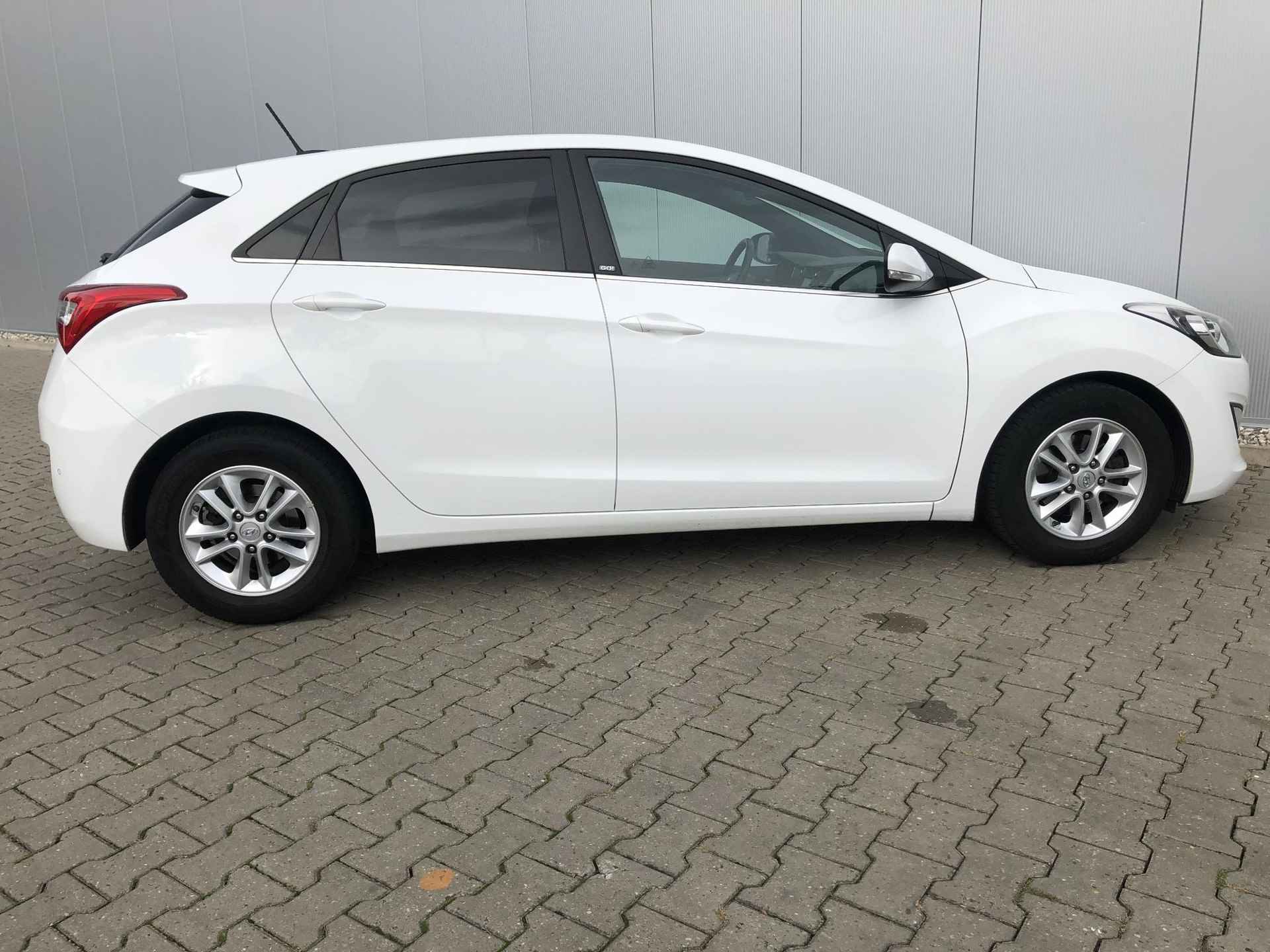 Hyundai i30 1.6 GDi GO! 2016 / Navigatie - 14/18