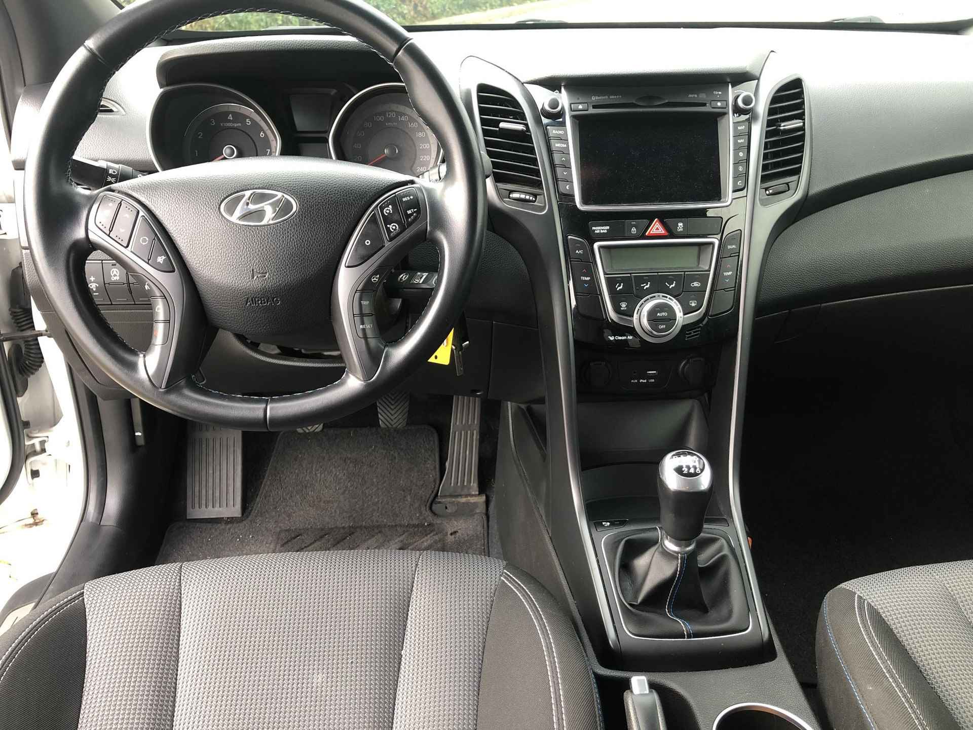 Hyundai i30 1.6 GDi GO! 2016 / Navigatie - 2/18