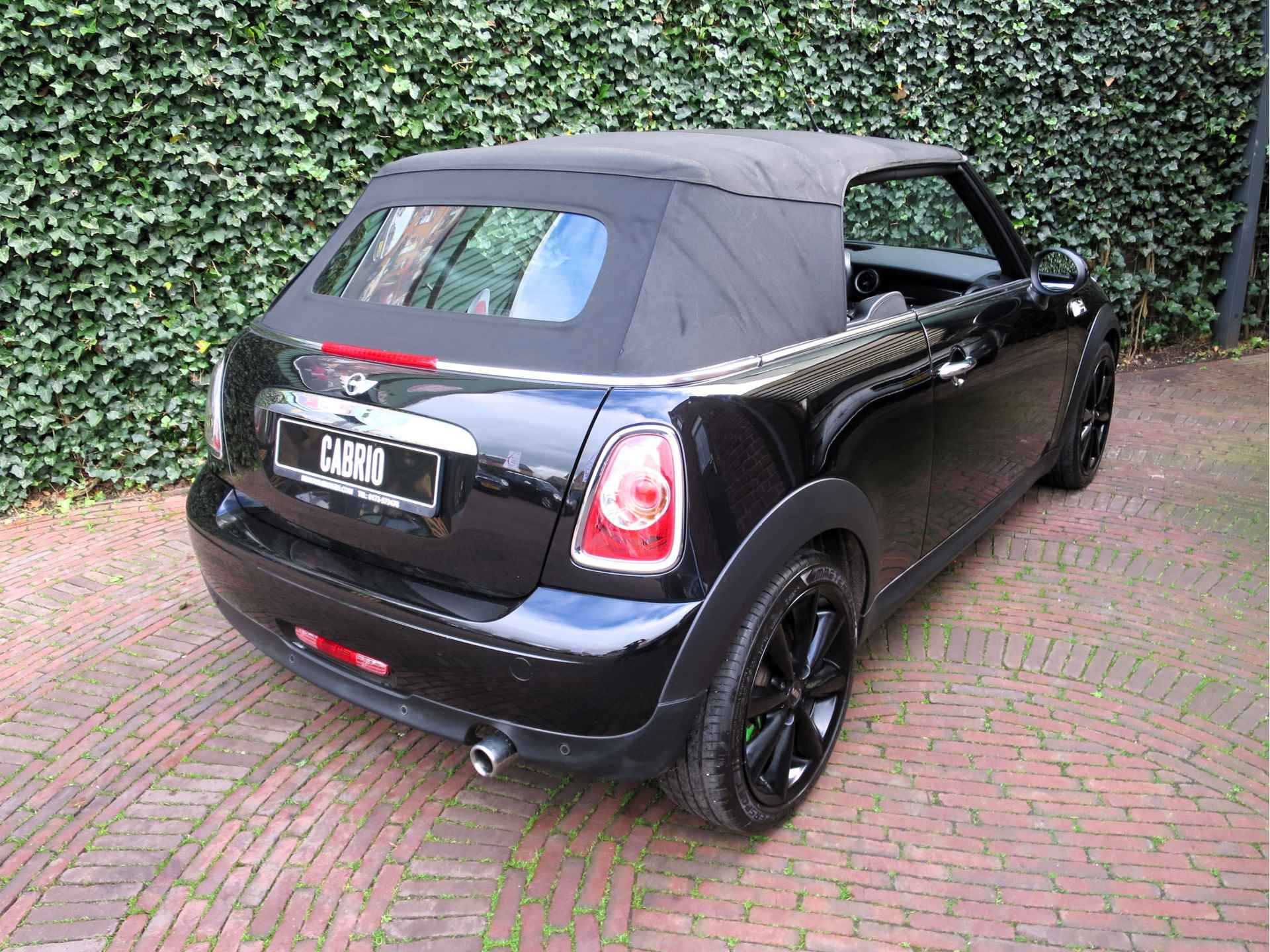 MINI Cabrio 1.6 Cooper Chili R57 LCI met Leder, Navi, BT, Xenon en 17" - 2/56