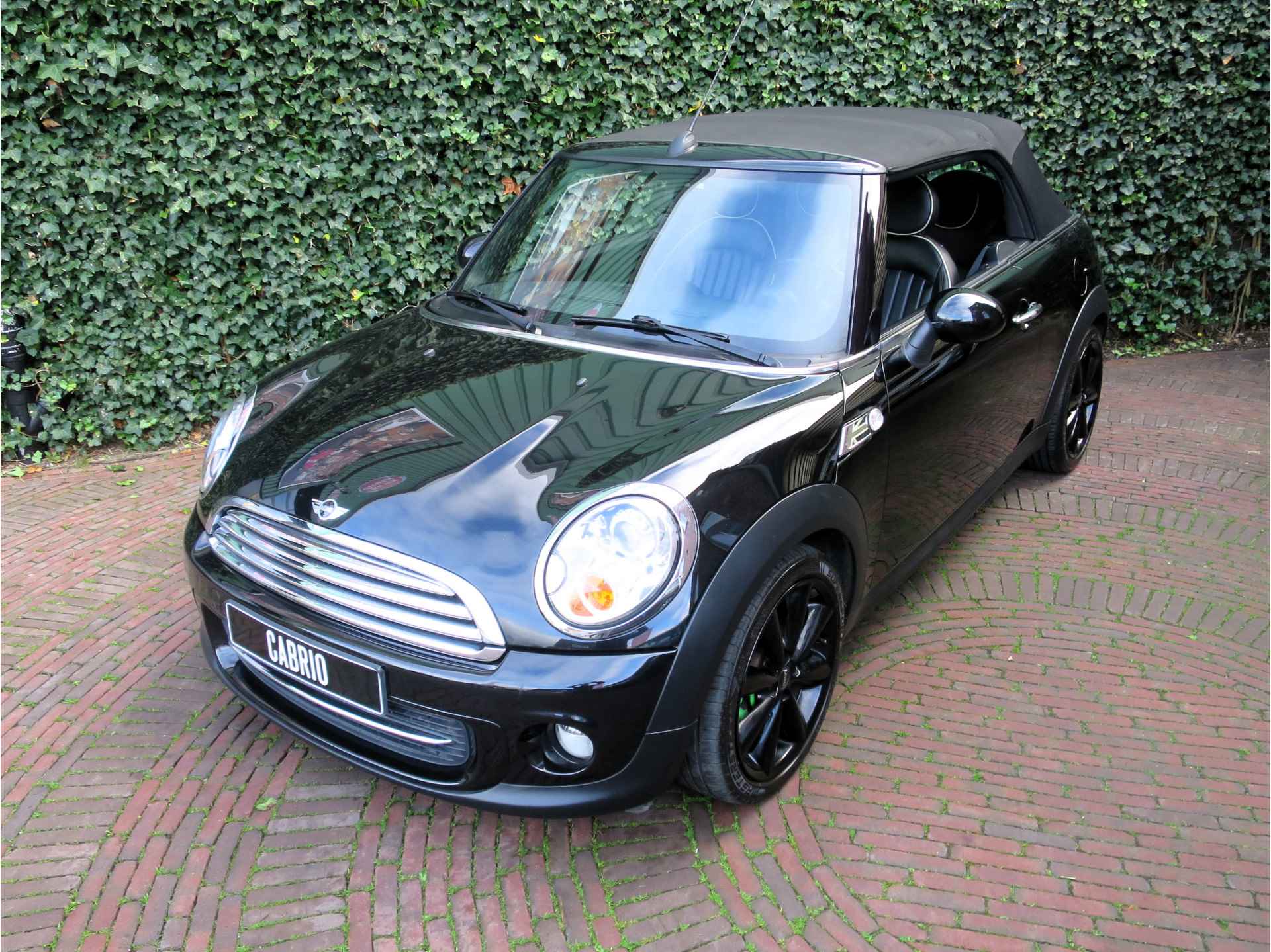 MINI Cabrio 1.6 Cooper Chili R57 LCI met Leder, Navi, BT, Xenon en 17" - 55/56