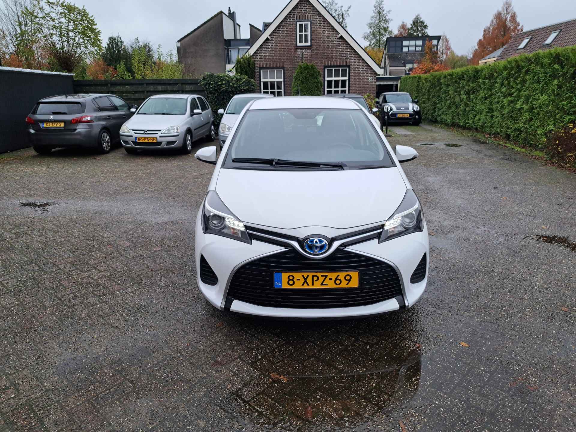 Toyota Yaris 1.5 Hybrid Aspiration - 2/19