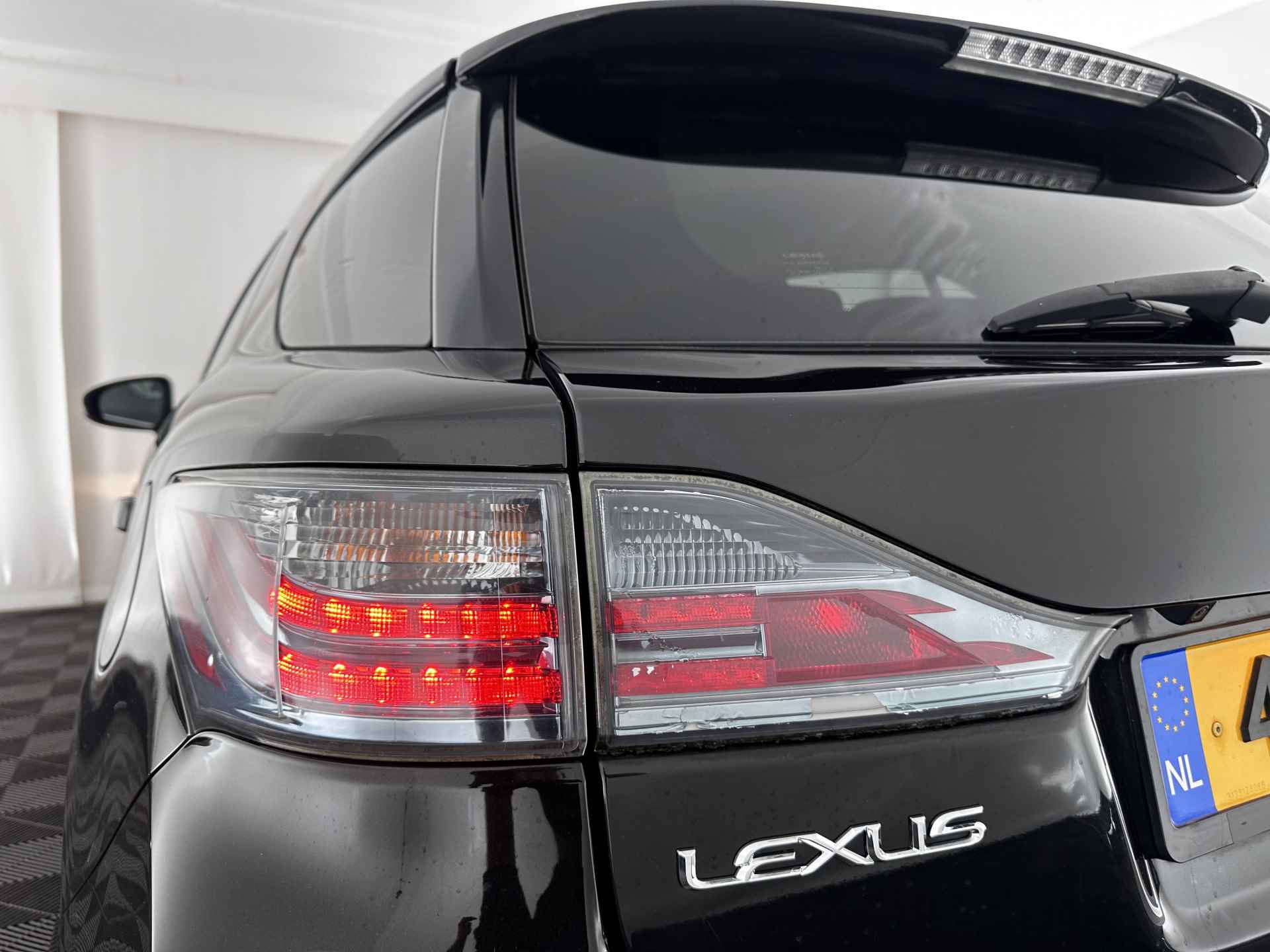 Lexus CT 200h Business Style Special Edition Aut. *NAVI-FULLMAP | VOLLEDER | ECC | CRUISE | COMFORT-SEATS | 17''ALU* - 26/32