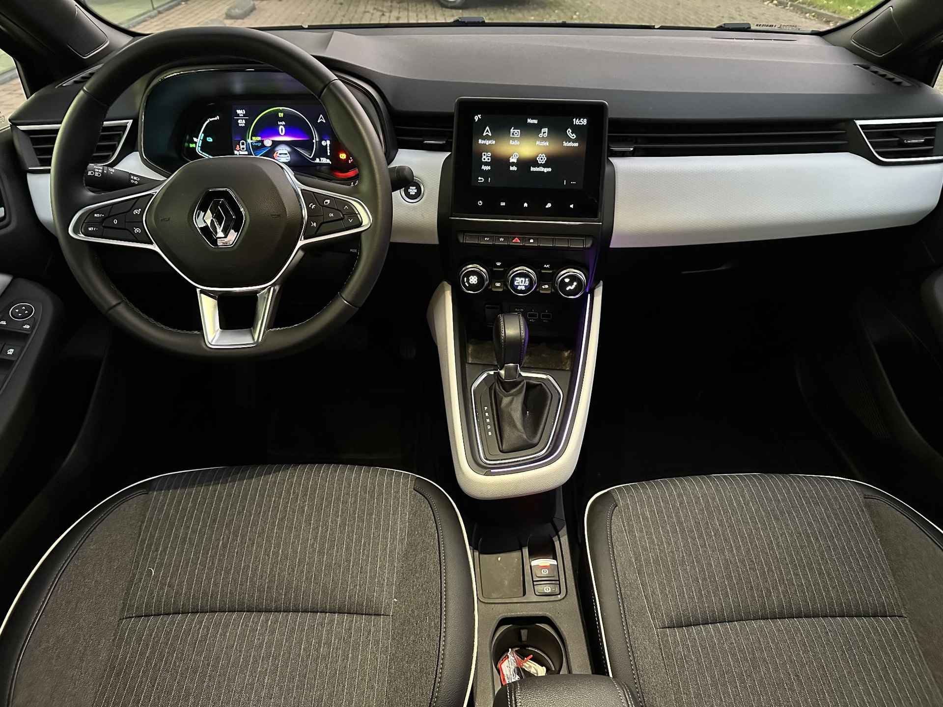 Renault Clio 1.6 E-Tech Hybrid 145 Techno | Navi | Clima | Cruise | LM velgen 16" | PDC V+A + Camera | Apple Carplay/Android Auto | All season banden - 10/26