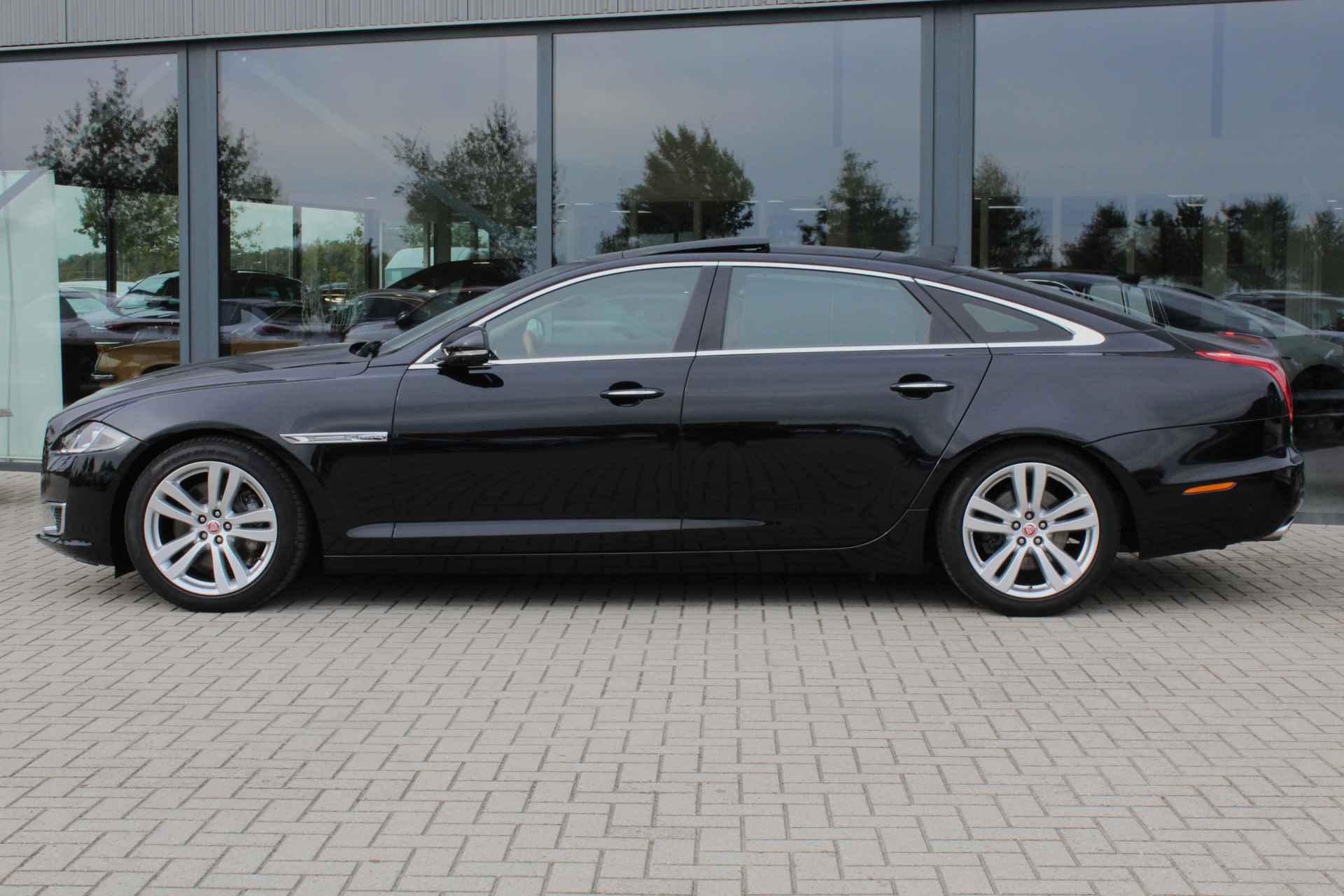 Jaguar XJ 3.0 V6 SC AWD Autobiography LWB UNIEK! NL-auto! 95545KM! - 3/57