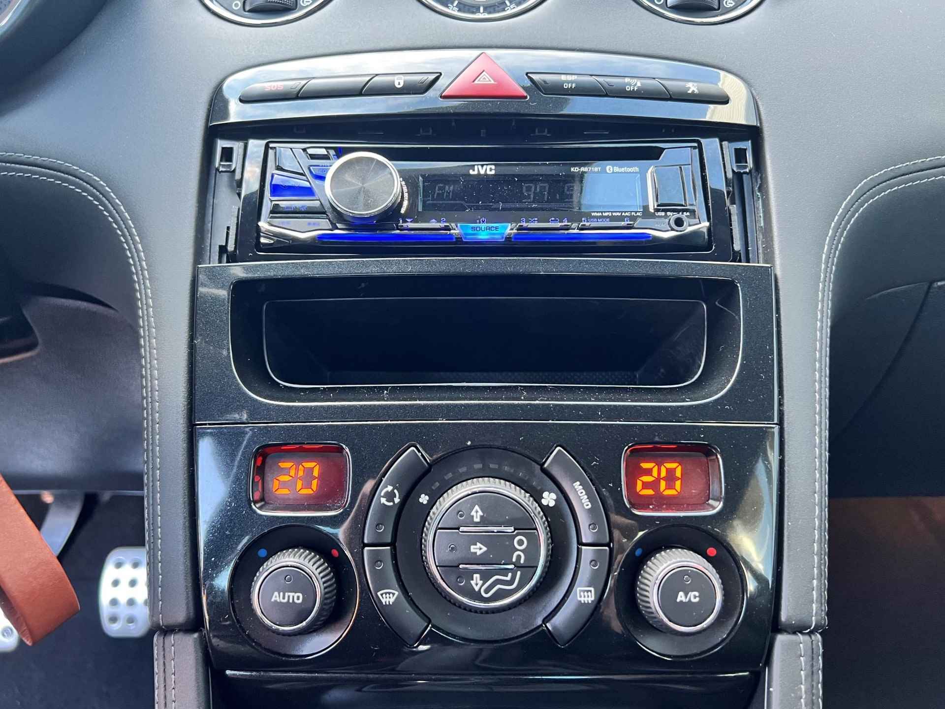 Peugeot RCZ 1.6 Turbo Cruise Contr, Apple Carplay, Clim Contr, Leder, Navigatie, Park Sens, 19"LM, Bluetooth, Sportstoelen (MET GARANTIE*) - 18/24