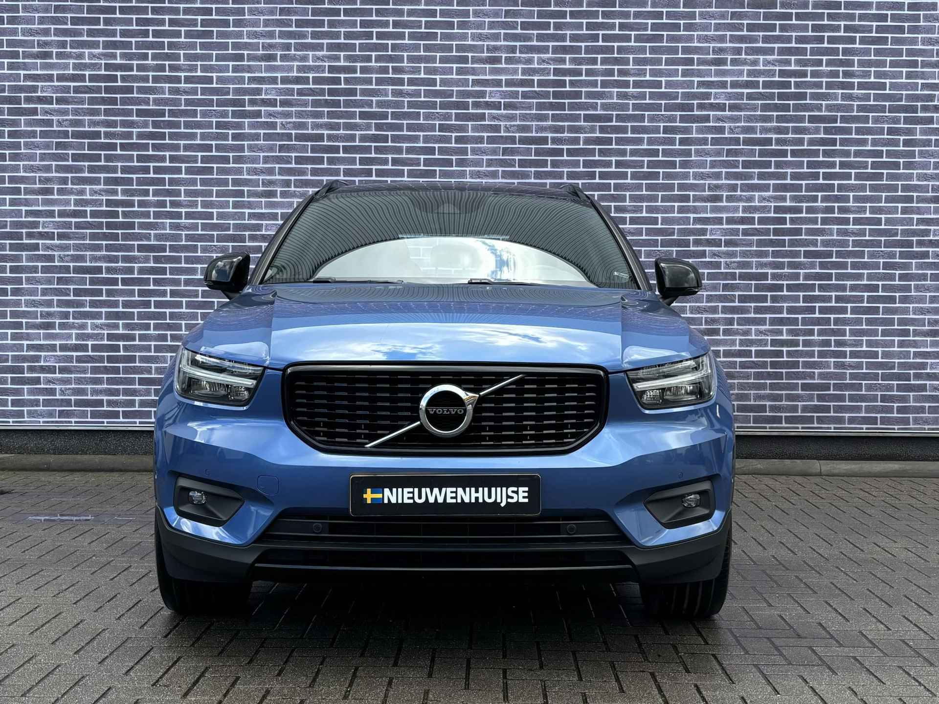 Volvo XC40 D3 150pk R-Design | Lederen bekleding | Park Assist v+a | Camera | DAB Radio | Trekhaak | Zitingverlengers | Volvo On Call - 6/26