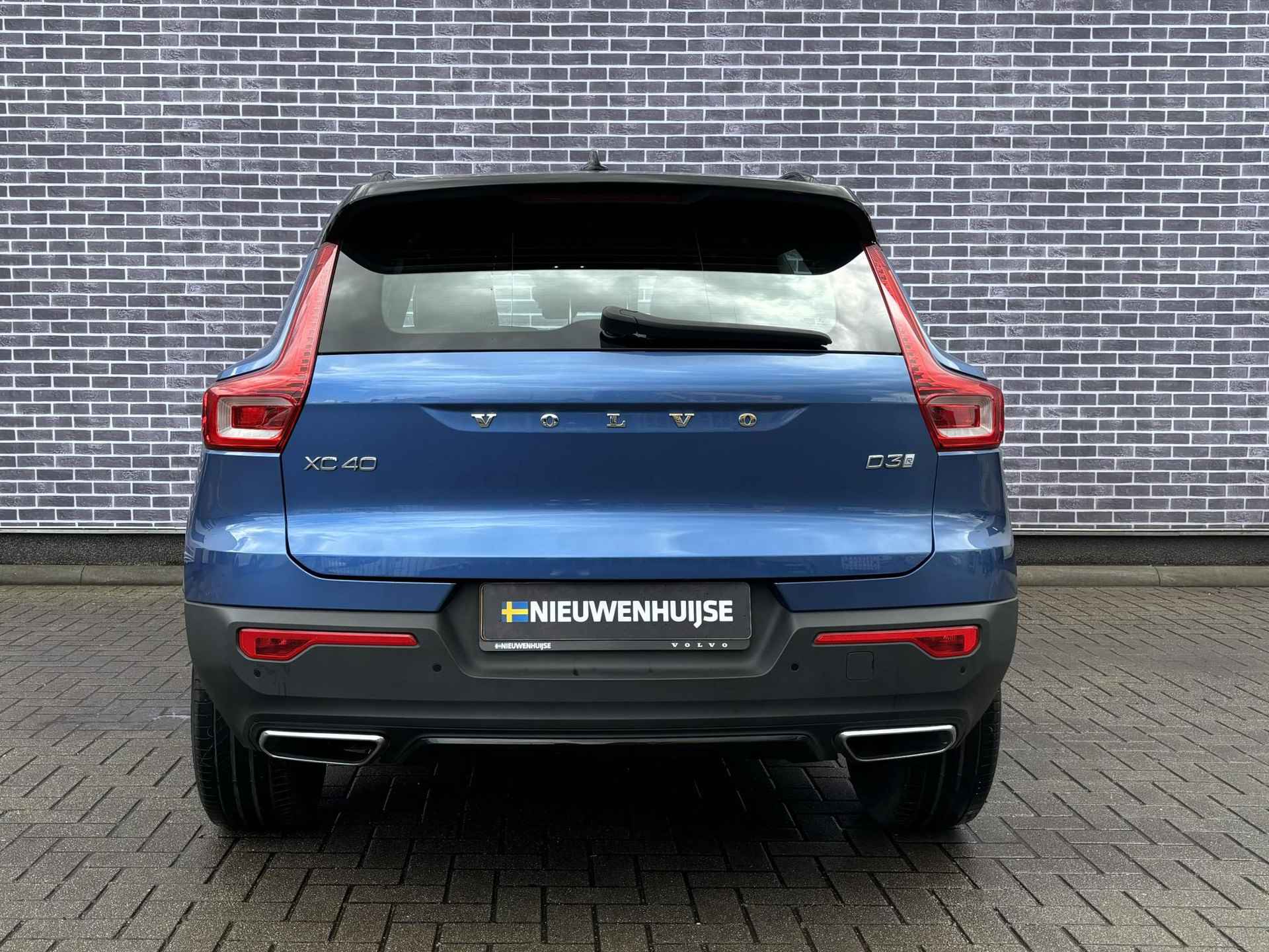 Volvo XC40 D3 150pk R-Design | Lederen bekleding | Park Assist v+a | Camera | DAB Radio | Trekhaak | Zitingverlengers | Volvo On Call - 7/26