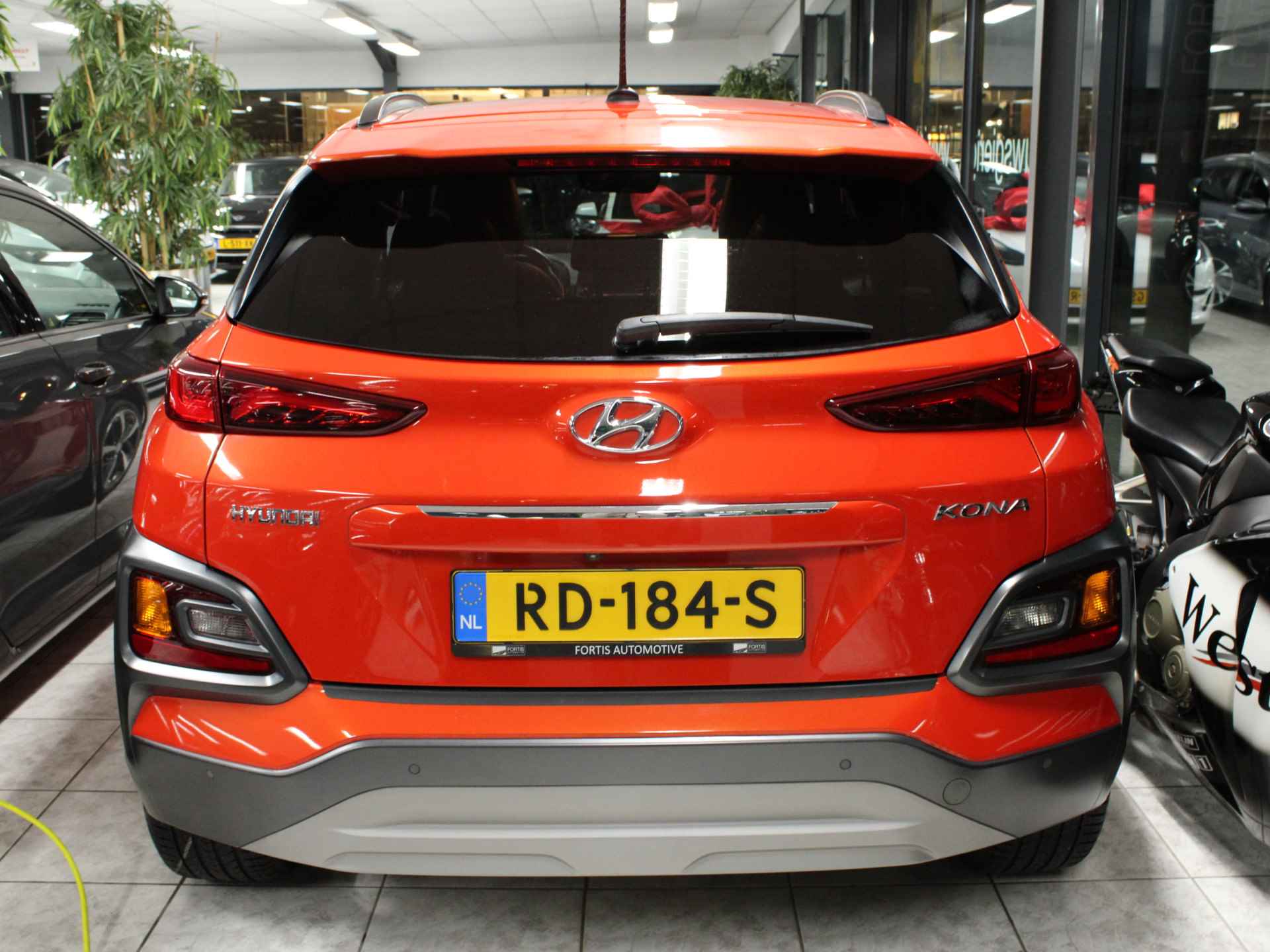 Hyundai KONA 1.0T Premium NL AUTO | LEDER | CAMERA | 1STE EIGENAAR | VOL! - 5/6