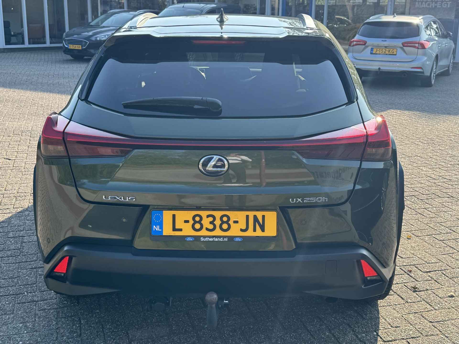 Lexus UX 250h Preference Line 183pk Automaat | Trekhaak | Adaptieve Cruise | Dodehoeksensoren | Achteruitrijcamera | LED Koplampen - 5/26