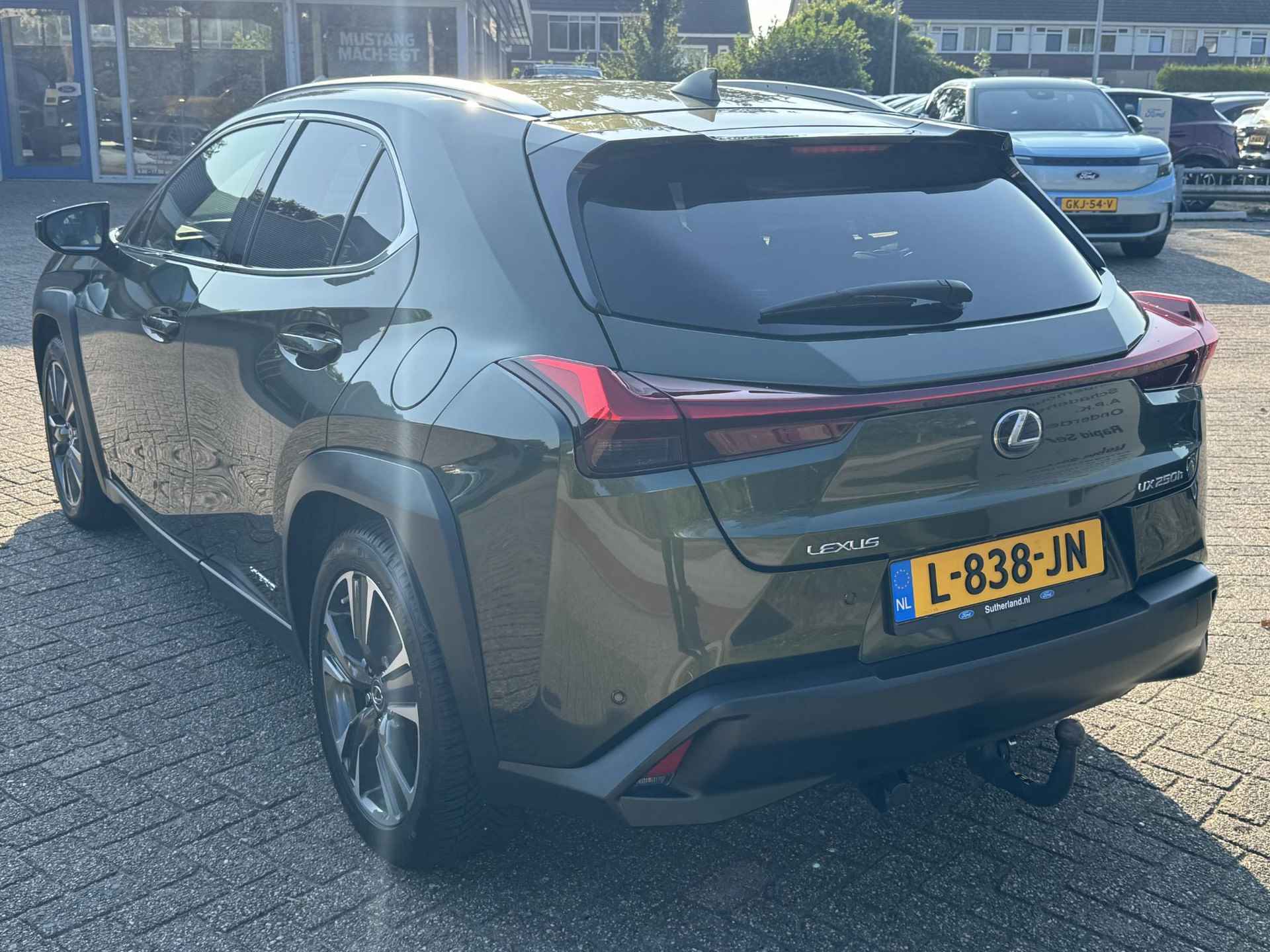 Lexus UX 250h Preference Line 183pk Automaat | Trekhaak | Adaptieve Cruise | Dodehoeksensoren | Achteruitrijcamera | LED Koplampen - 6/26