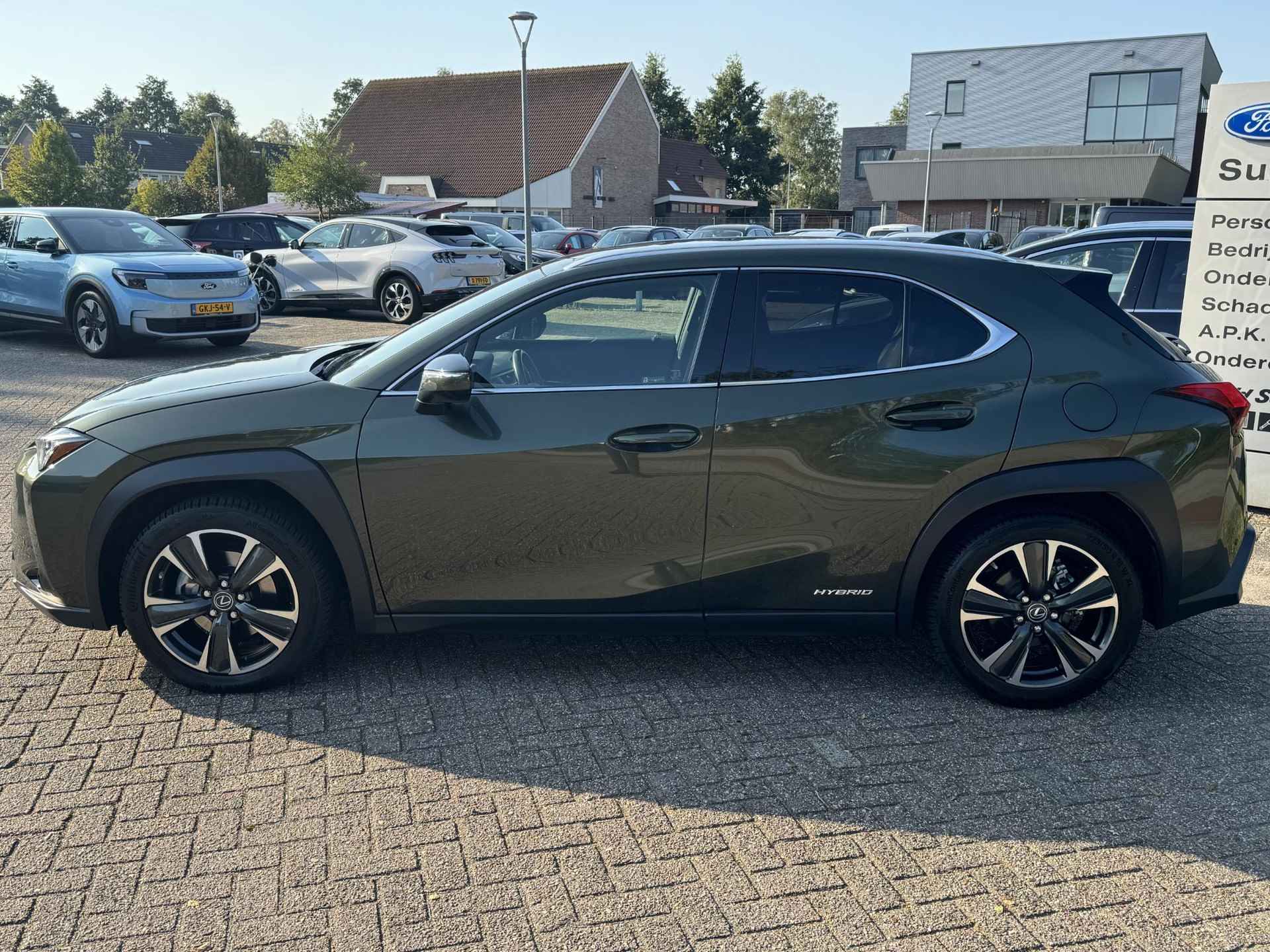 Lexus UX 250h Preference Line 183pk Automaat | Trekhaak | Adaptieve Cruise | Dodehoeksensoren | Achteruitrijcamera | LED Koplampen - 7/26