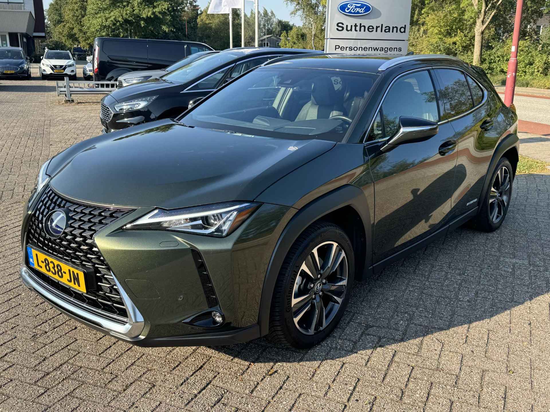 Lexus UX 250h Preference Line 183pk Automaat | Trekhaak | Adaptieve Cruise | Dodehoeksensoren | Achteruitrijcamera | LED Koplampen - 8/26