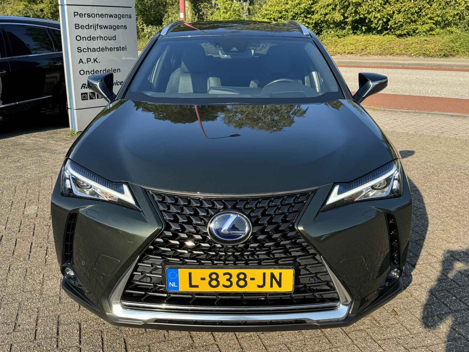 Lexus UX 250h Preference Line 183pk Automaat | Trekhaak | Adaptieve Cruise | Dodehoeksensoren | Achteruitrijcamera | LED Koplampen - 9/26