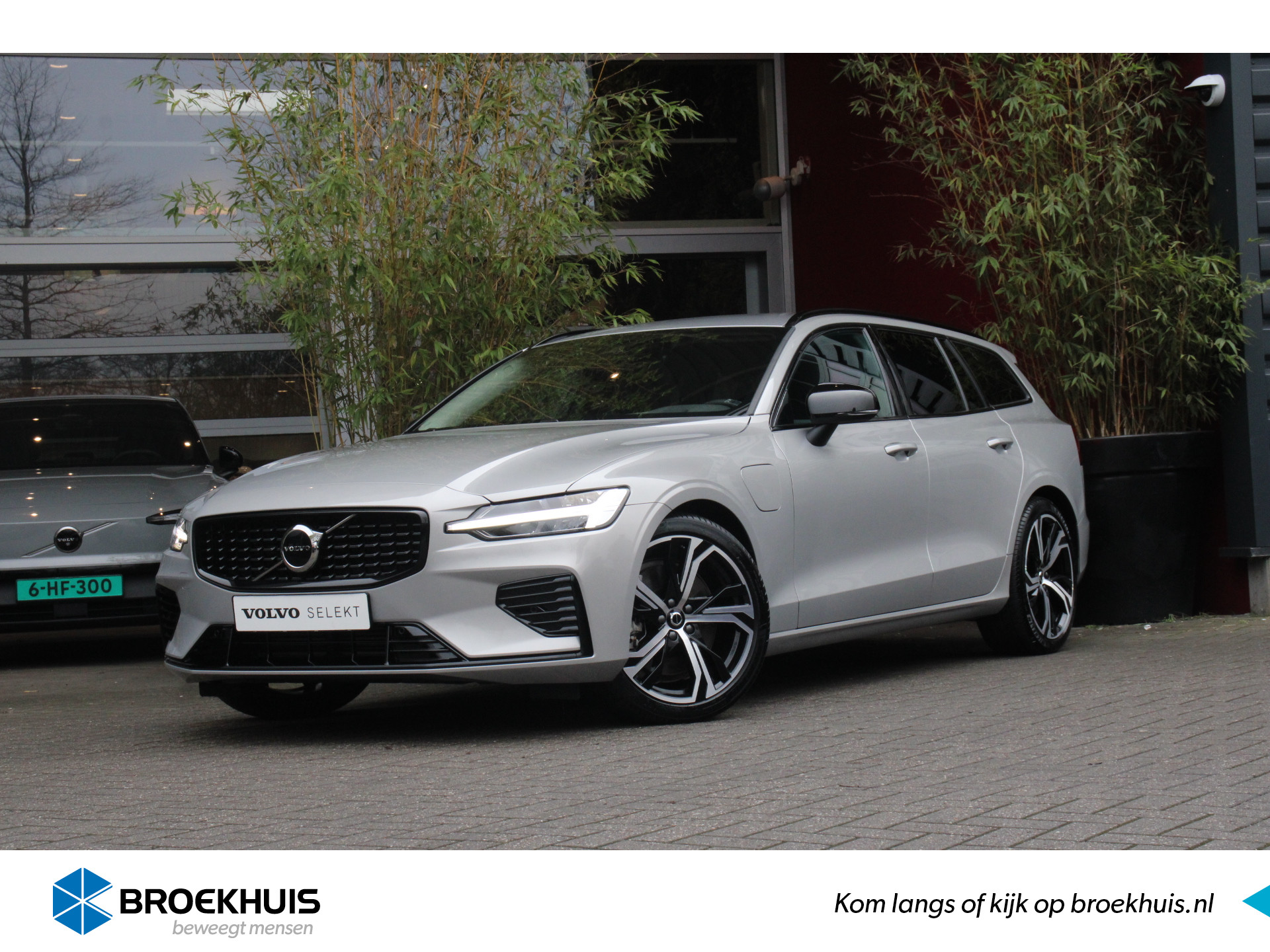 Volvo V60 2.0 T6 Plug-in hybrid AWD Plus Dark | Adaptive Cruise | BLIS | Camera | Stuur/stoelverwarming | Keyless | 19" Velgen