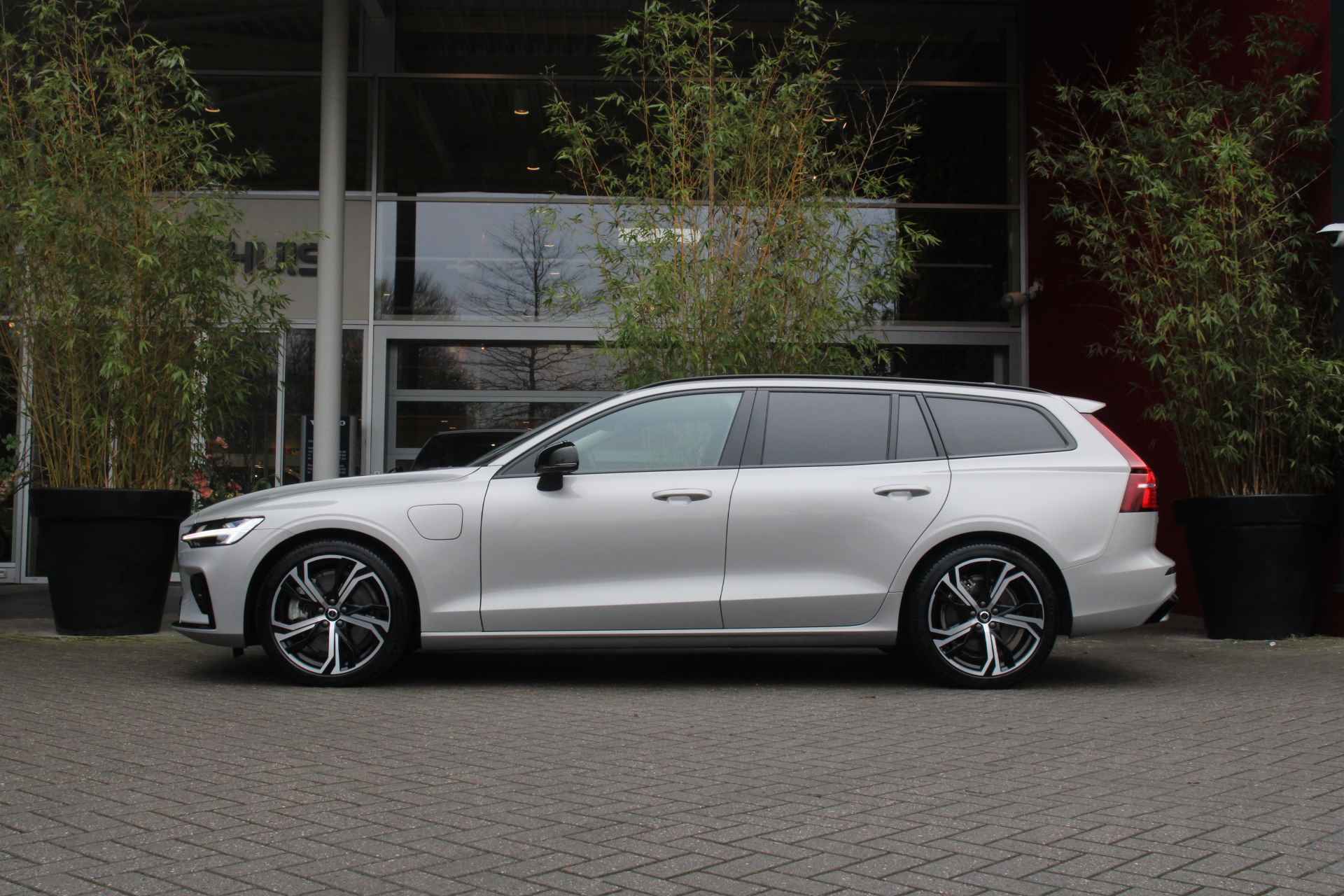 Volvo V60 2.0 T6 Plug-in hybrid AWD Plus Dark | Adaptive Cruise | BLIS | Camera | Stuur/stoelverwarming | Keyless | 19" Velgen - 5/16