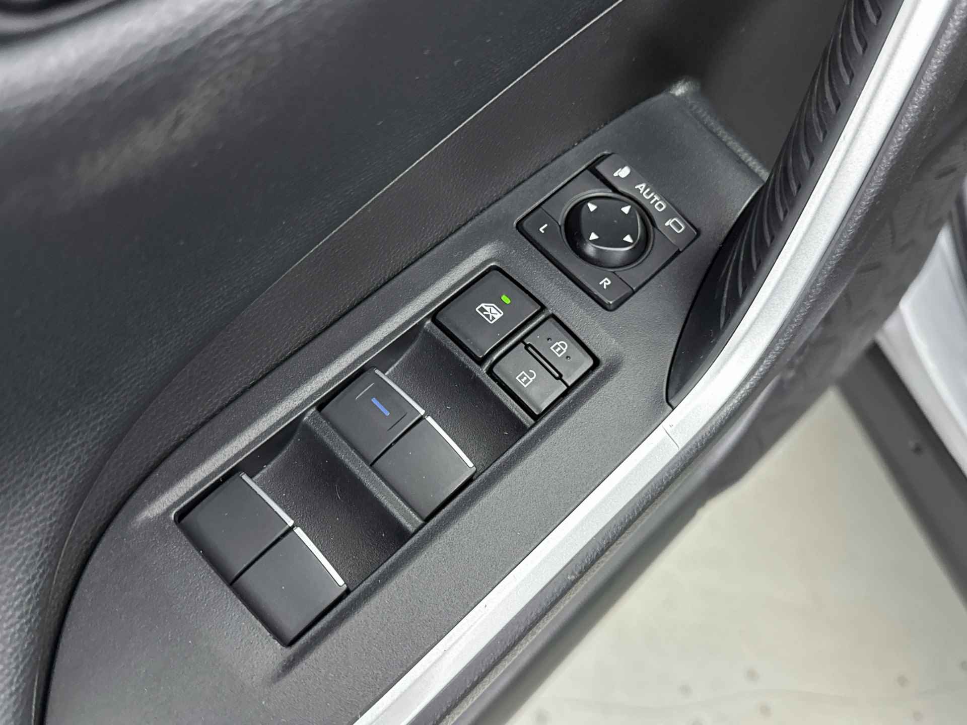 Toyota RAV4 2.5 Hybrid Active Limited | Parkeersensoren V+A | Apple Carplay / Android Auto | - 32/40