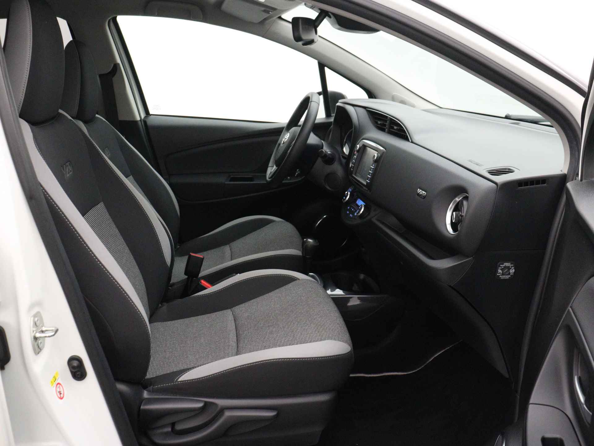 Toyota Yaris 1.5 Hybrid Y20 | Navigatie | Camera | LM velgen | Cruise Control | Climate Control | - 31/42