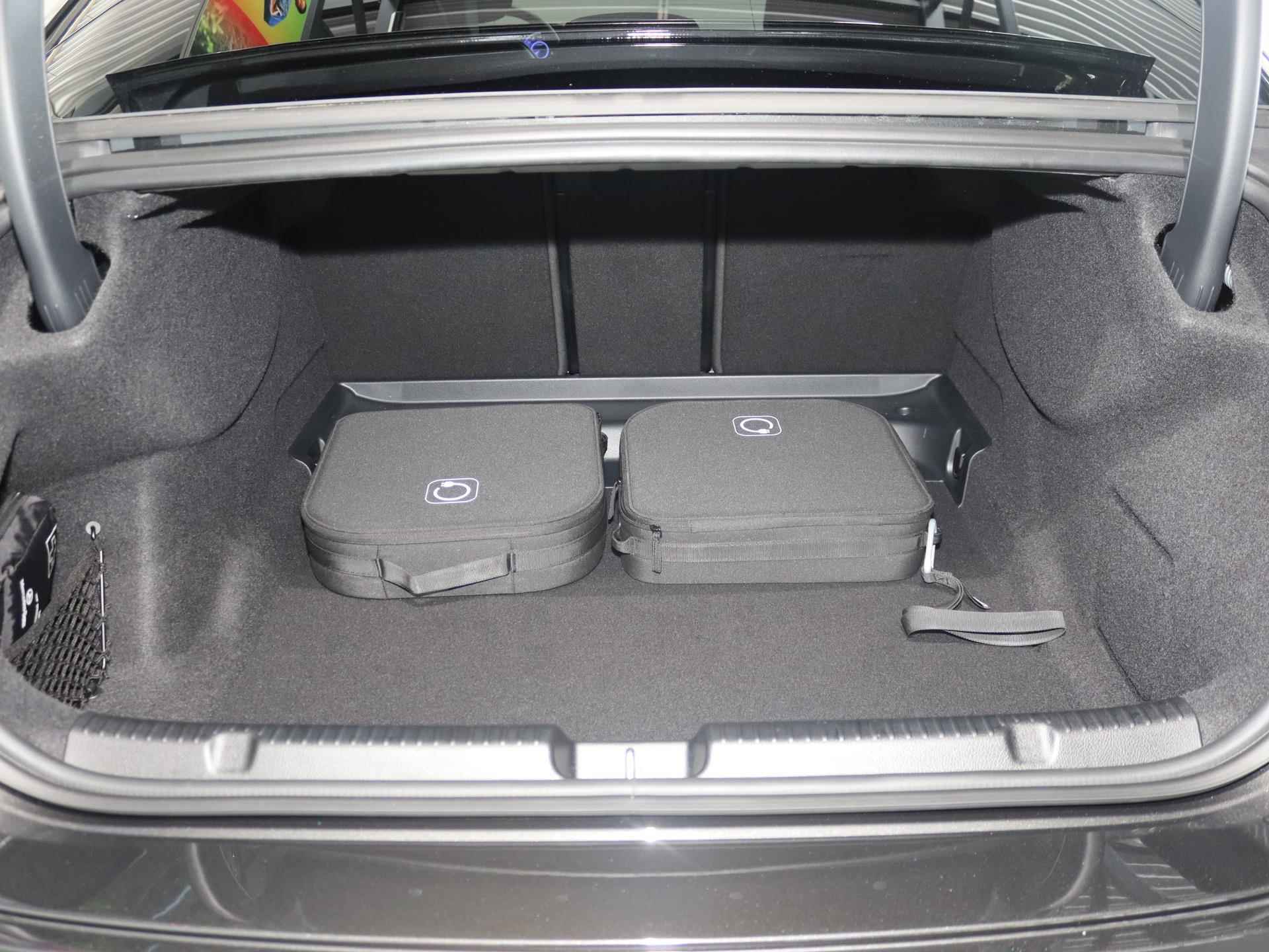 Mercedes-Benz EQE 300 Business Edition 89 kWh Nieuwprijs € 72.132,- | Panoramadak | Getinte ramen | 22kw AC boardlader - 25/35