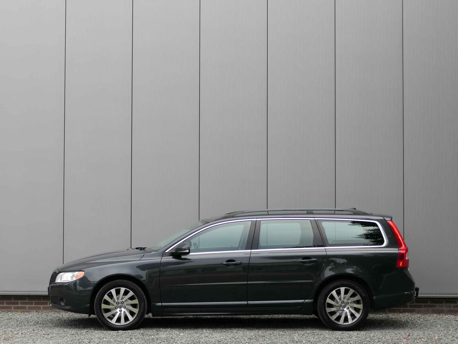 Volvo V70 T4 AUT Limited Edition Xenon / Trekhaak / Navi / Leer - 6/22