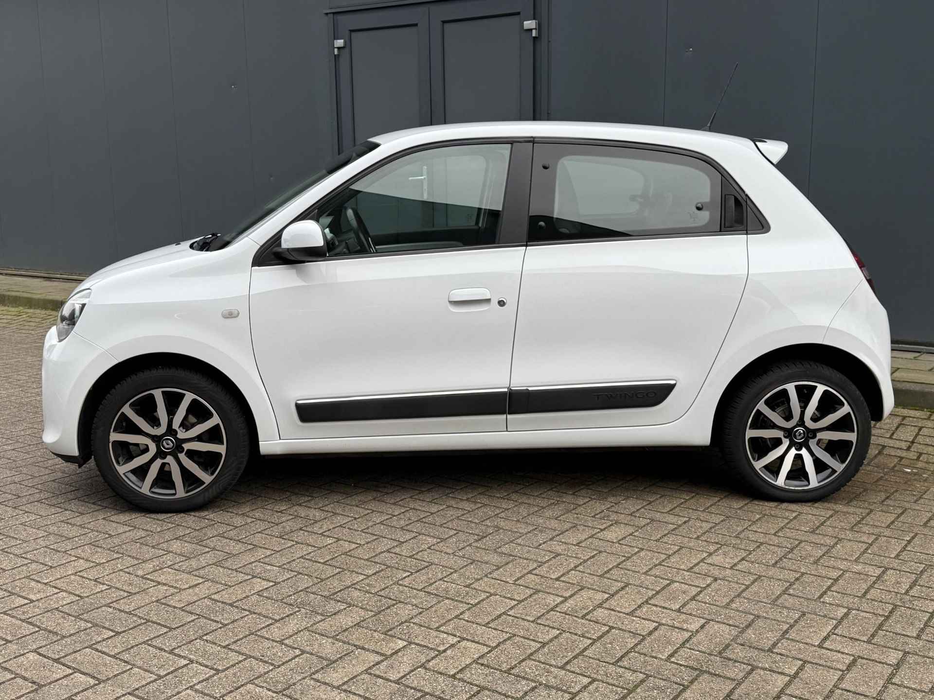 Renault Twingo 1.0 SCe Intens Automaat / Airco / Navigatie / Achteruitrijcamera / Cruise Control / DAB / Sensoren Achter - 9/33