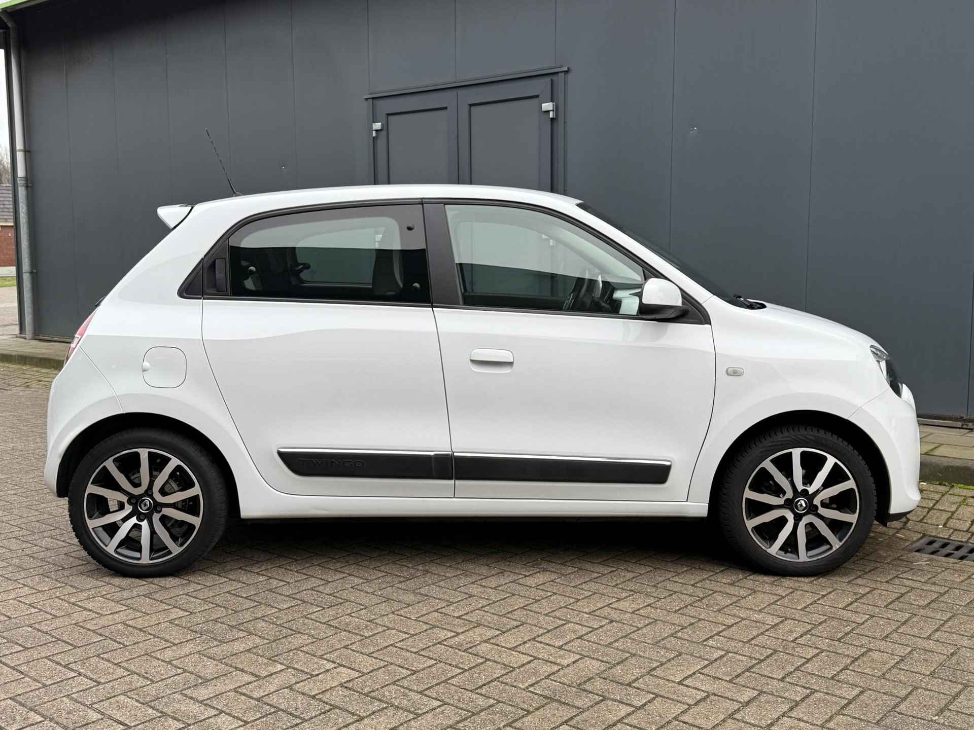 Renault Twingo 1.0 SCe Intens Automaat / Airco / Navigatie / Achteruitrijcamera / Cruise Control / DAB / Sensoren Achter - 15/33