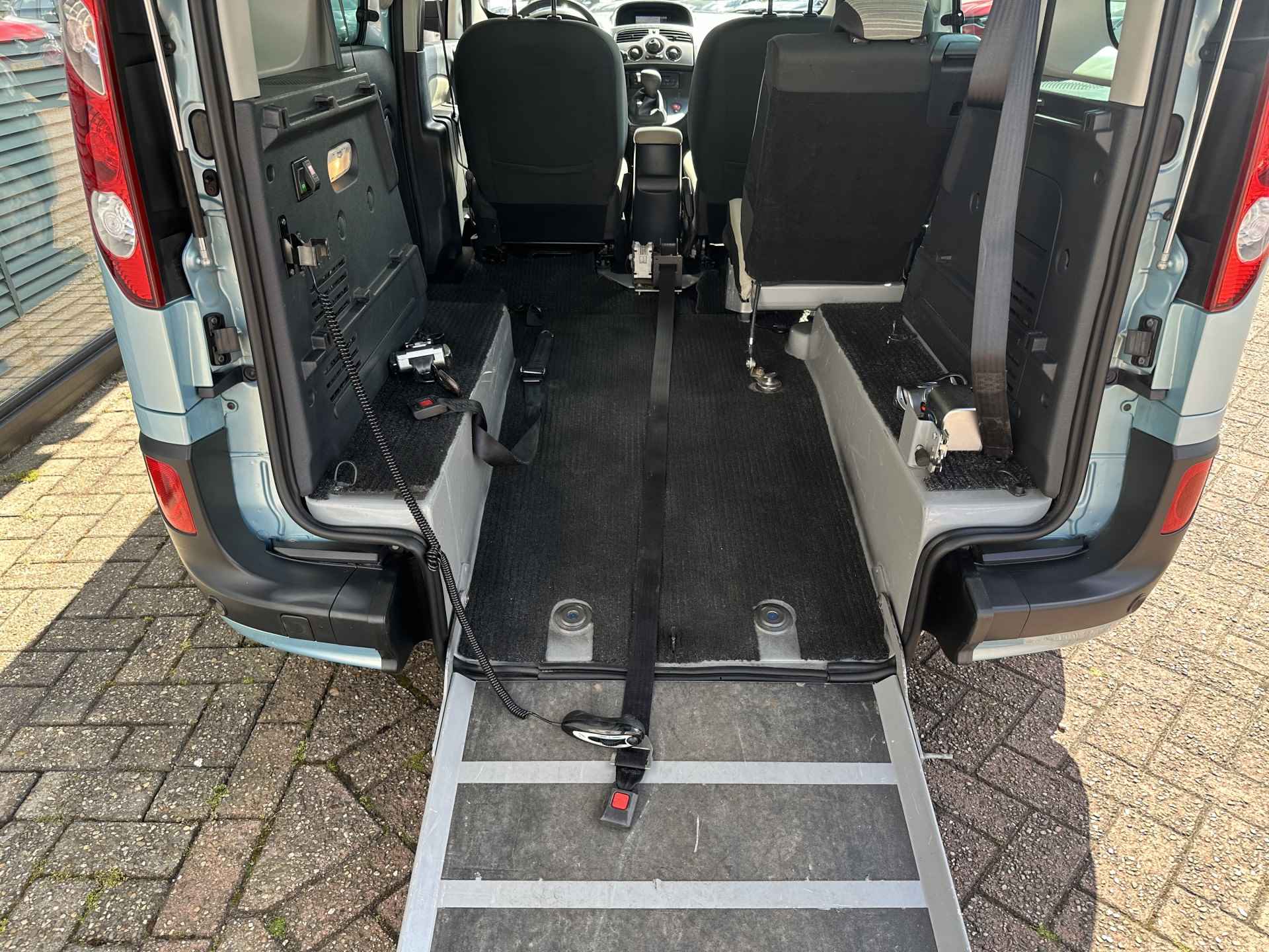 Renault Kangoo Family 1.6-16V Automaat | Rolstoelauto | 3+1 | airco | rolstoel | aanpassing | tijdelijk gratis Top Afleverpakket twv Eur 695 - 19/38