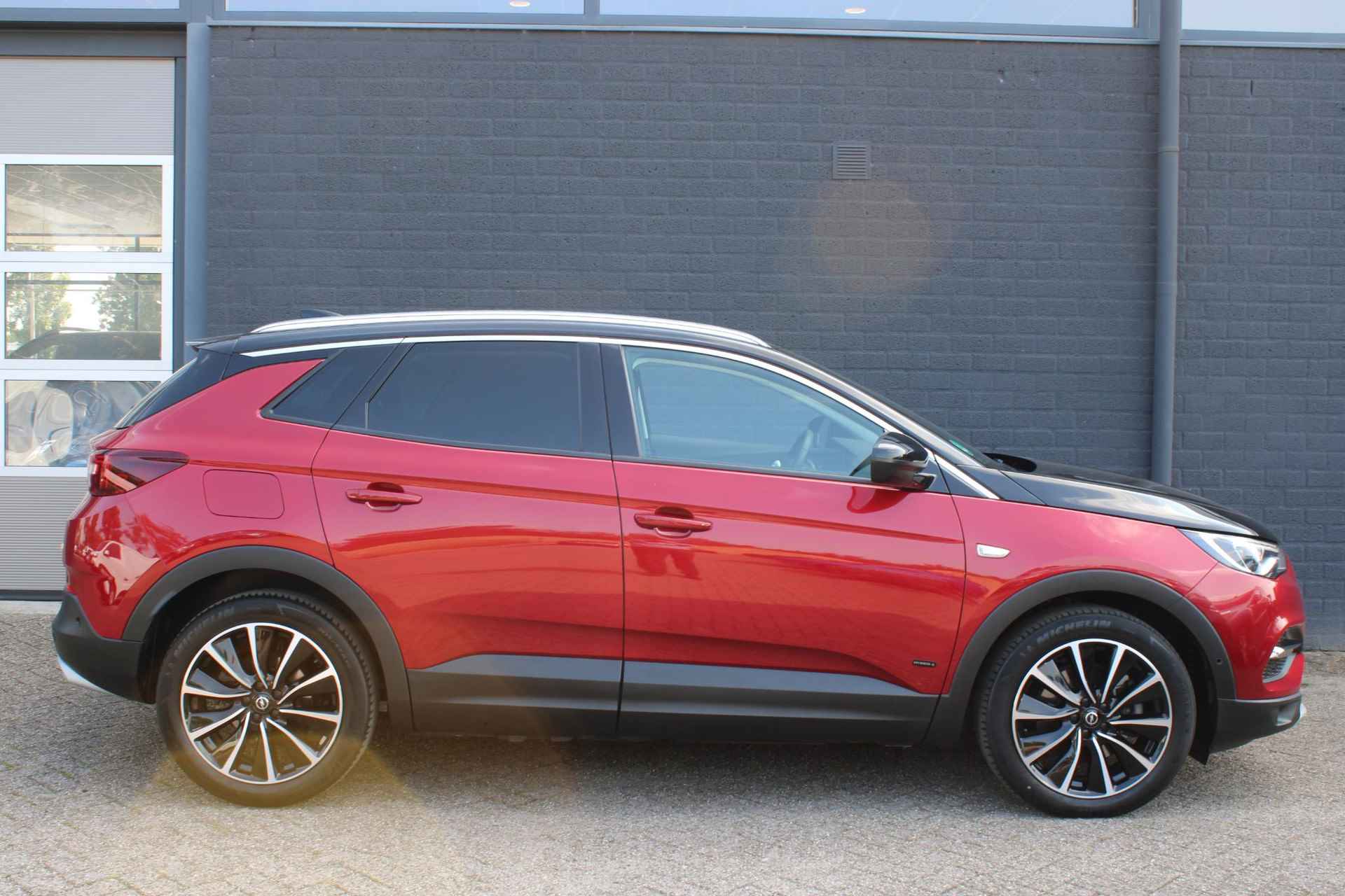 Opel Grandland X 1.6 Turbo Hybrid4 Ultimate Automaat/Navi/Camera/Clima/Adaptieve Cruise control/Radio-DAB-USB/Bluetooth/Lederen bekleding/Stoel verwarming+koeling/LM-velgen/Parkeersensoren - 3/30