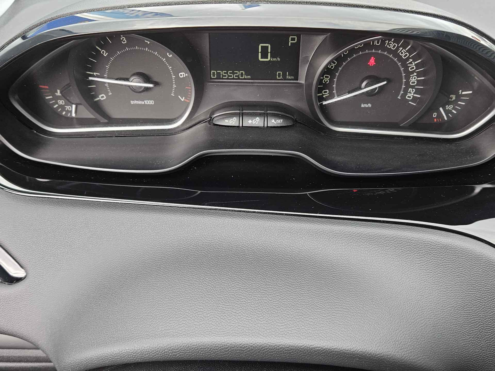Peugeot 208 1.2 PureTech Signature 110 PK Turbo Automaat | Navigatie | Parkeersensoren | Apple Carplay en Android Auto | - 15/36