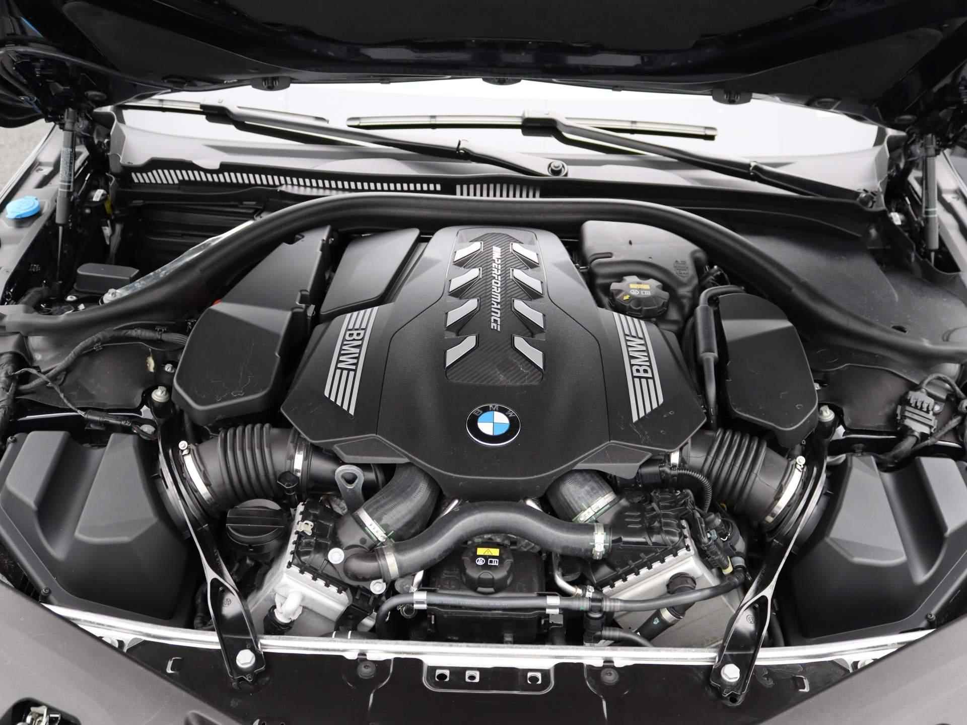 BMW 8-serie M850i xDrive High Executive | 530PK | NP Eur 177.672,- | M-pakket | Carbon Core | 360 Graden Camera | - 32/50