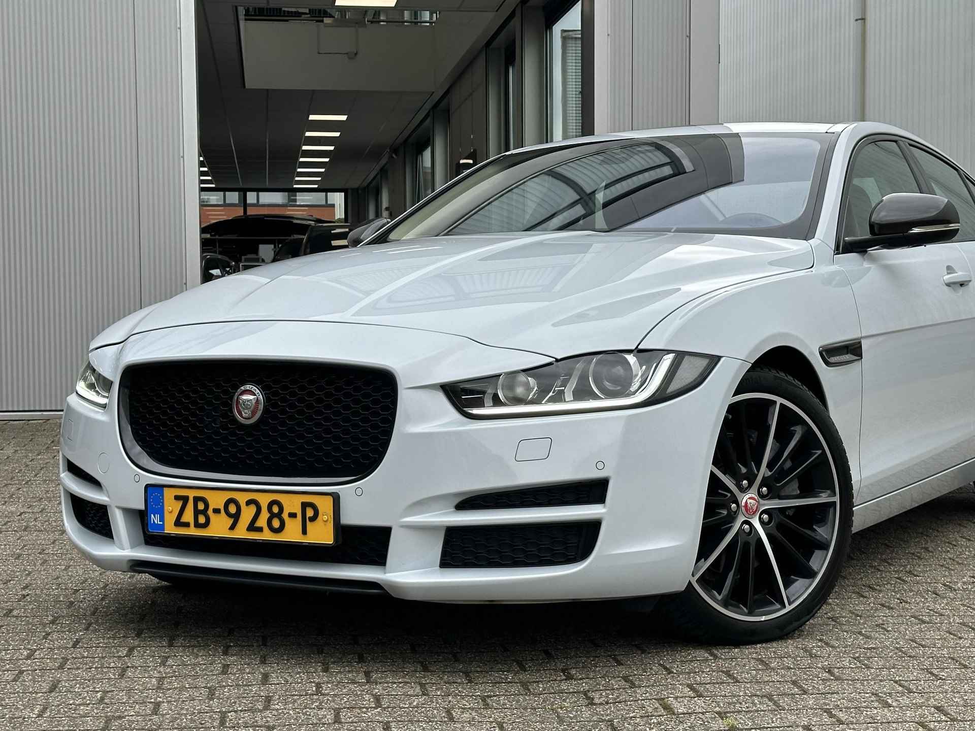 Jaguar XE 2.0 240pk Portfolio /Meridian/Leder/Pano-Dak/Head-Up/Historie - 11/70