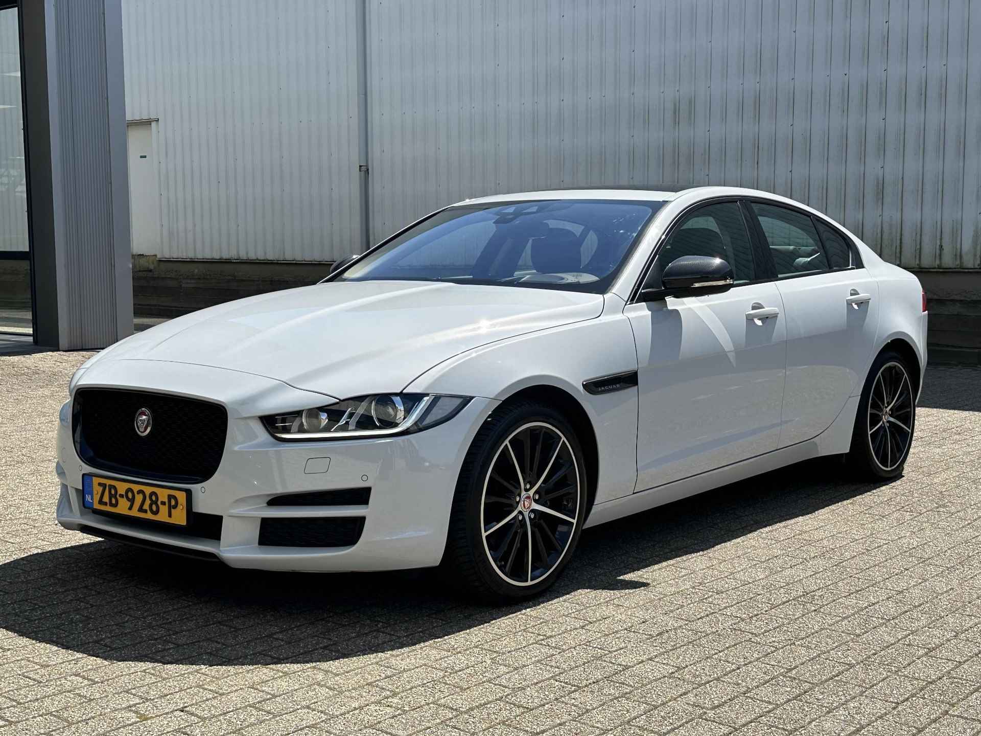 Jaguar XE 2.0 240pk Portfolio /Meridian/Leder/Pano-Dak/Head-Up/Historie - 51/70