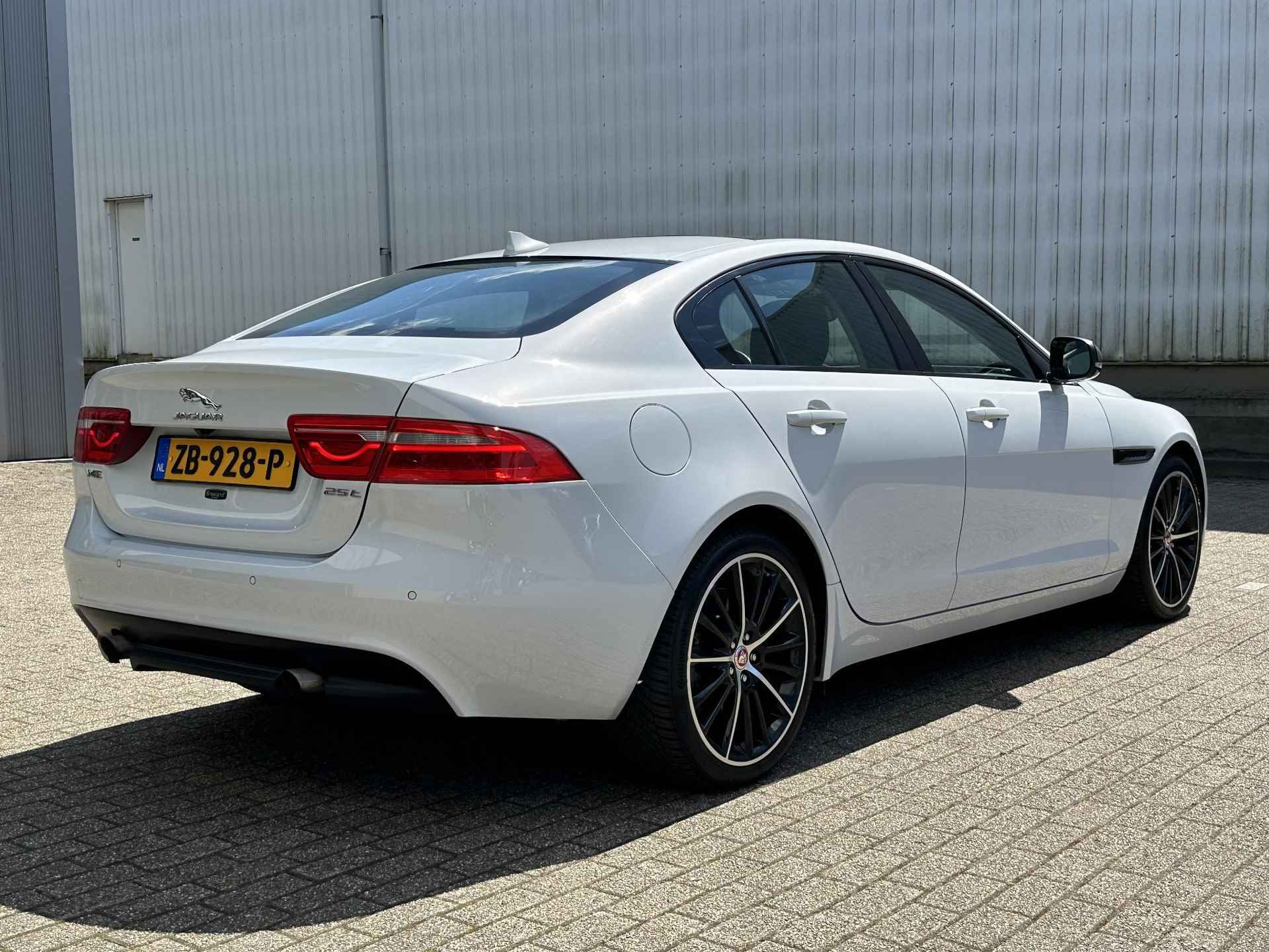 Jaguar XE 2.0 240pk Portfolio /Meridian/Leder/Pano-Dak/Head-Up/Historie - 55/70