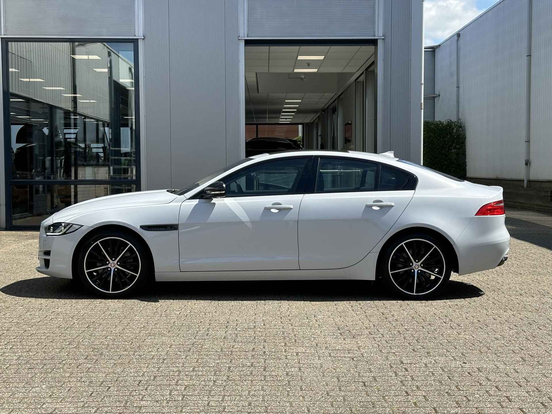 Jaguar XE 2.0 240pk Portfolio /Meridian/Leder/Pano-Dak/Head-Up/Historie - 61/70