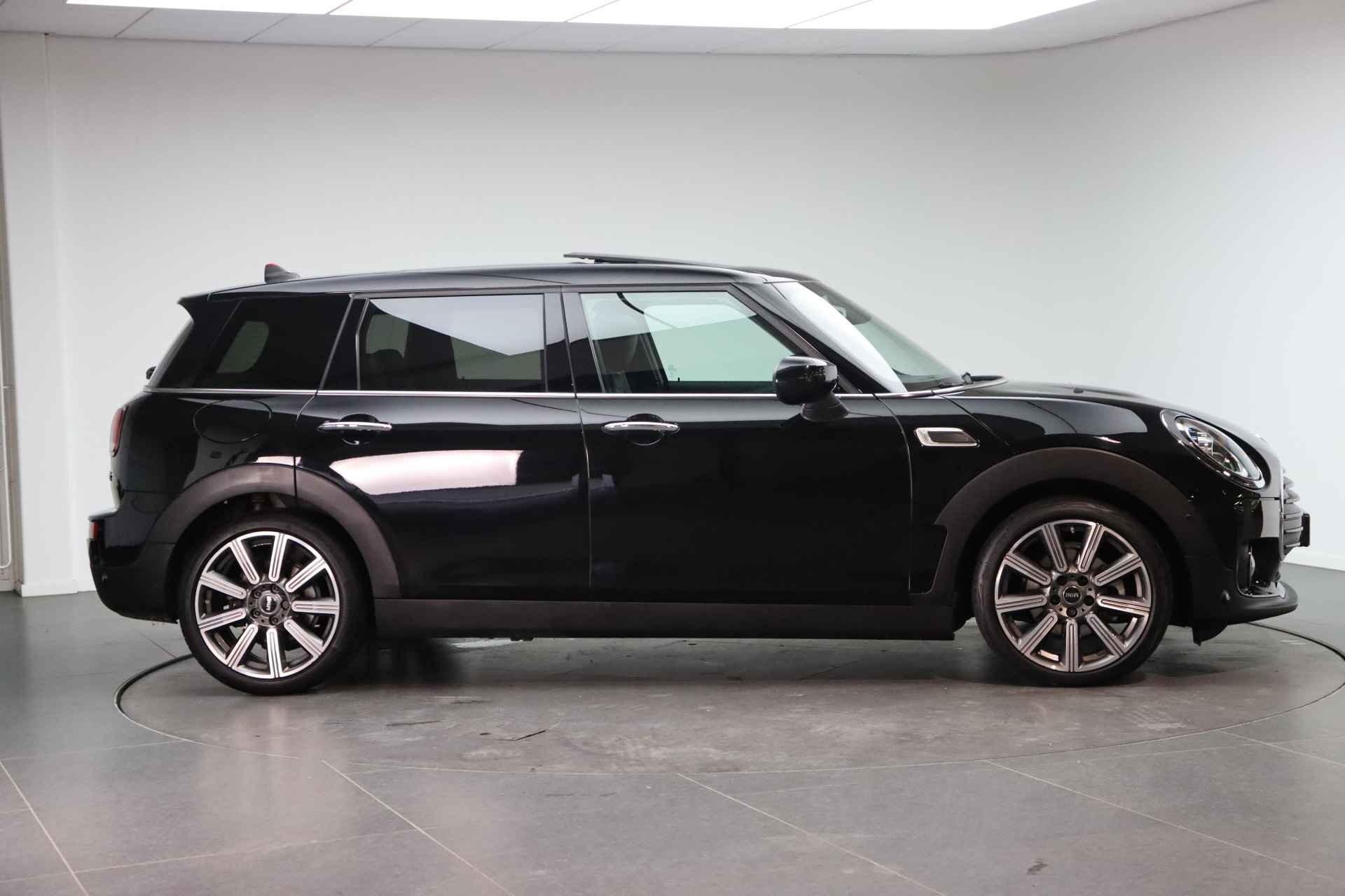 MINI Clubman Cooper Pepper Automaat / Panoramadak / Achteruitrijcamera / LED / Comfort Access / Stoelverwarming / Park Assistant - 5/21