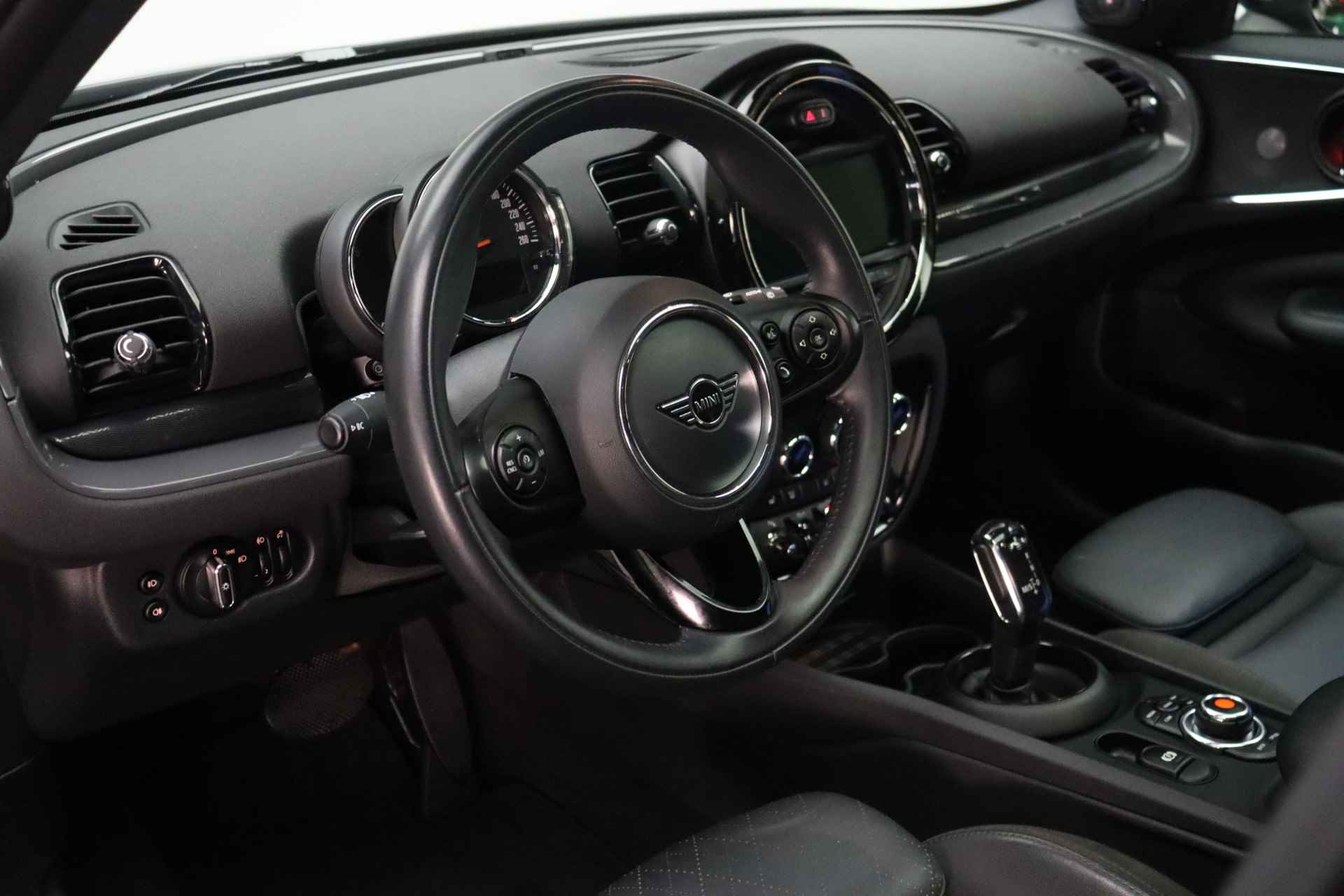 MINI Clubman Cooper Pepper Automaat / Panoramadak / Achteruitrijcamera / LED / Comfort Access / Stoelverwarming / Park Assistant - 9/21