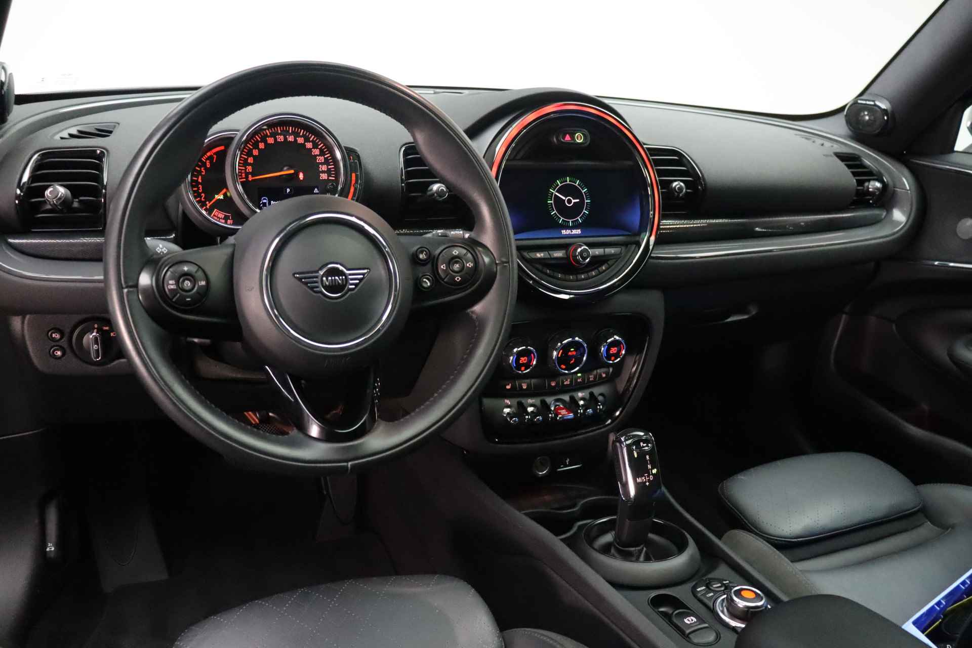 MINI Clubman Cooper Pepper Automaat / Panoramadak / Achteruitrijcamera / LED / Comfort Access / Stoelverwarming / Park Assistant - 20/21