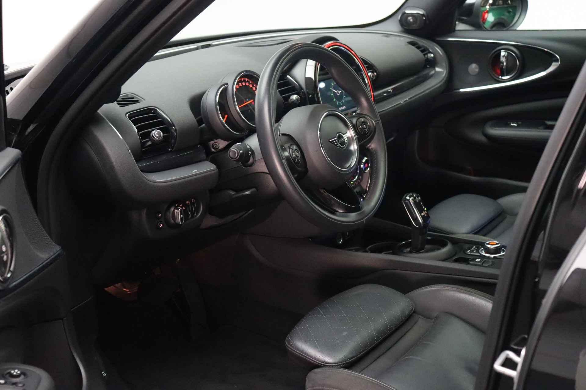 MINI Clubman Cooper Pepper Automaat / Panoramadak / Achteruitrijcamera / LED / Comfort Access / Stoelverwarming / Park Assistant - 21/21