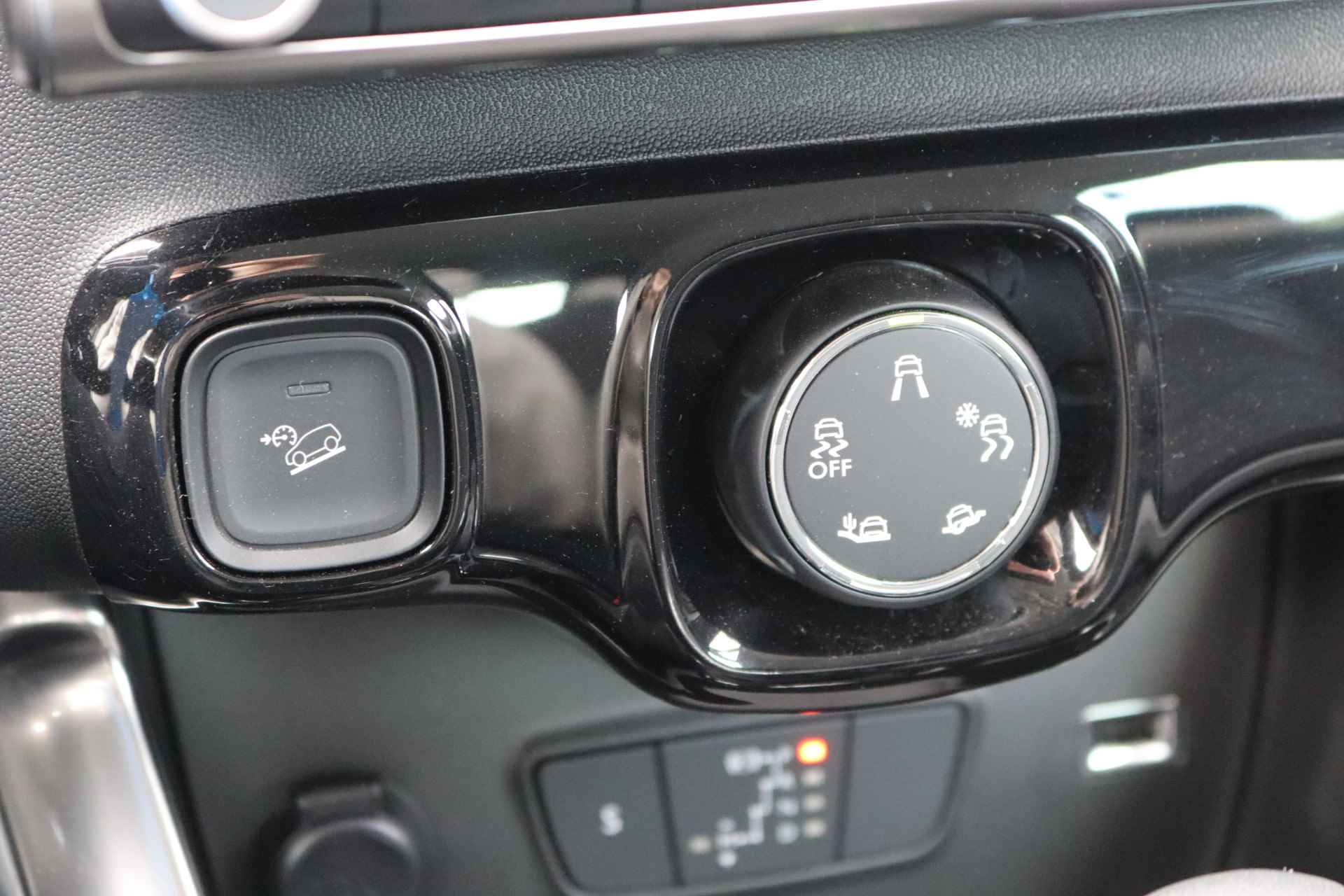 Citroën C3 Aircross 1.2 PureT. 130PK Automaat Shine Navigatie/Camera/Carplay/Stoelverwarming - 26/32