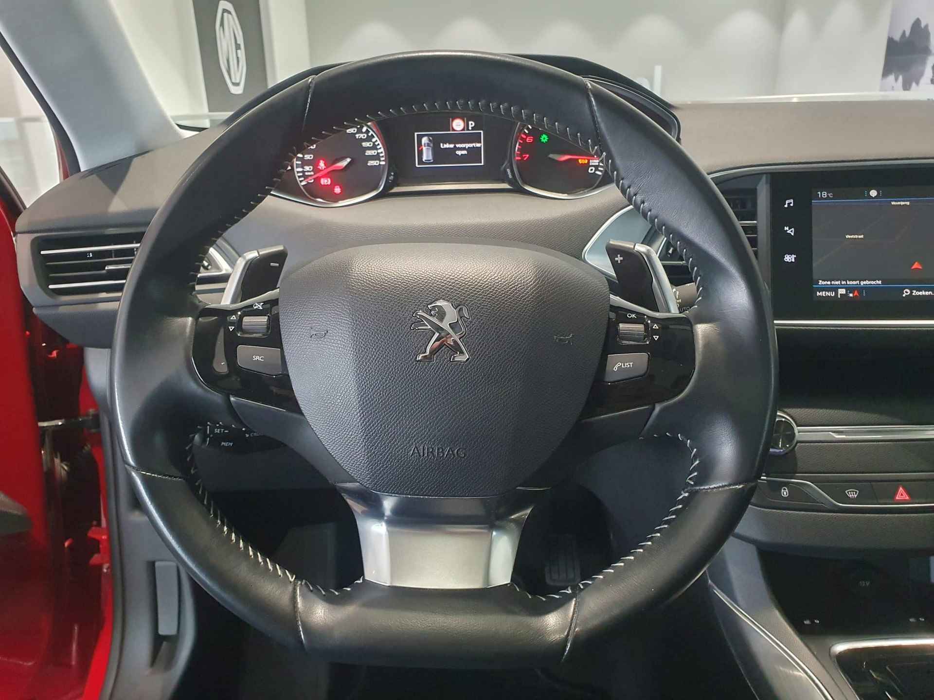 Peugeot 308 SW 1.2 PureTech Blue Lease Premium | Navigatie | Climate Control | Panoramadak | Leder | Trekhaak | Verwamde Stoelen | Camera | Apple Carplay / Android Auto | Parkeersensoren | LED |  Lichtmetalen Velgen | - 11/38