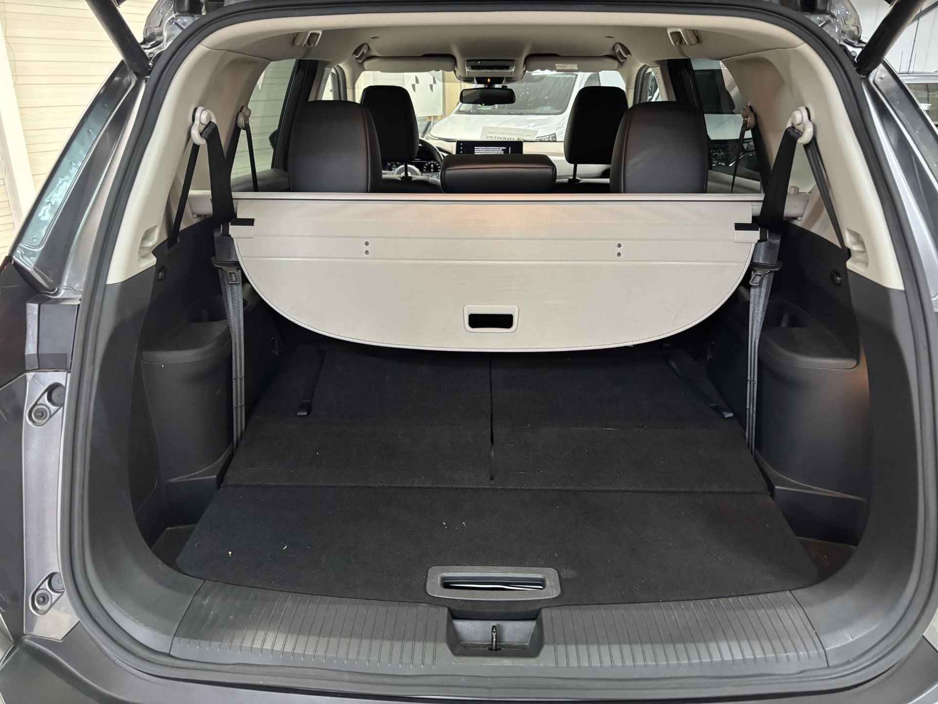 Nissan X-Trail 1.5 e-4orce Tekna 4WD 7p. AUTOMAAT trekhaak / Voorstoelen + stuurwiel verwarmd / Rondomzichtcamera / Parkeersensoren voor + achter / Lichtmetalen velgen 19" / Keyless / Apple Car Play & Android Auto - 13/41