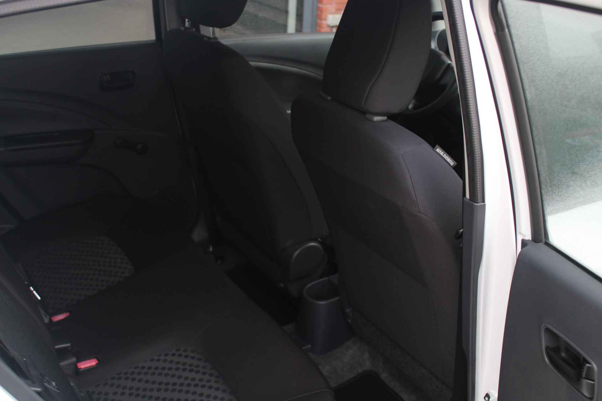 Suzuki Celerio 1.0 Comfort Automaat Airco, Bluetooth, Elektrische Ramen Voor en Achter - 23/27