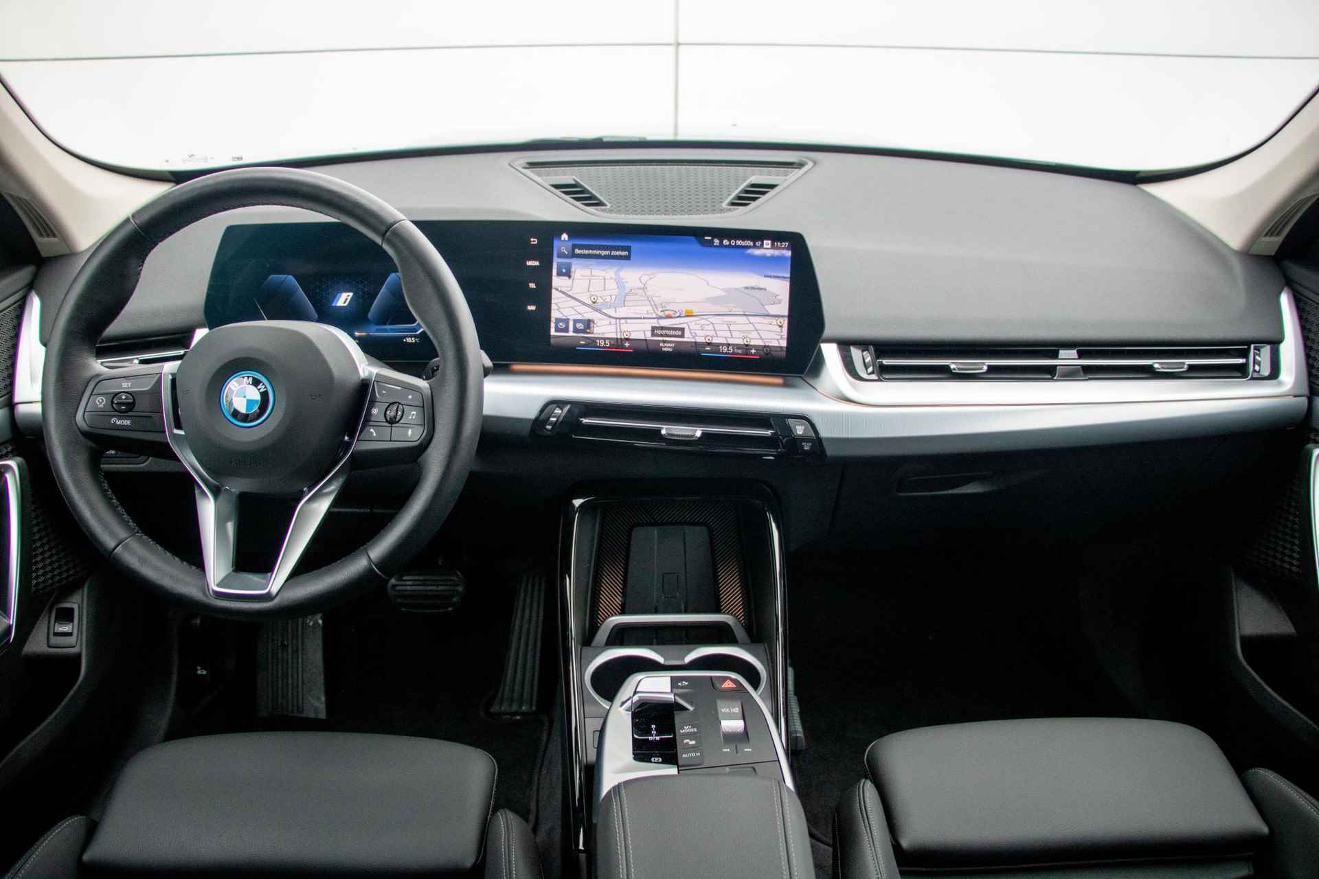 BMW iX1 xDrive30 BMW iX1 xDrive30 66 kWh - 4/25