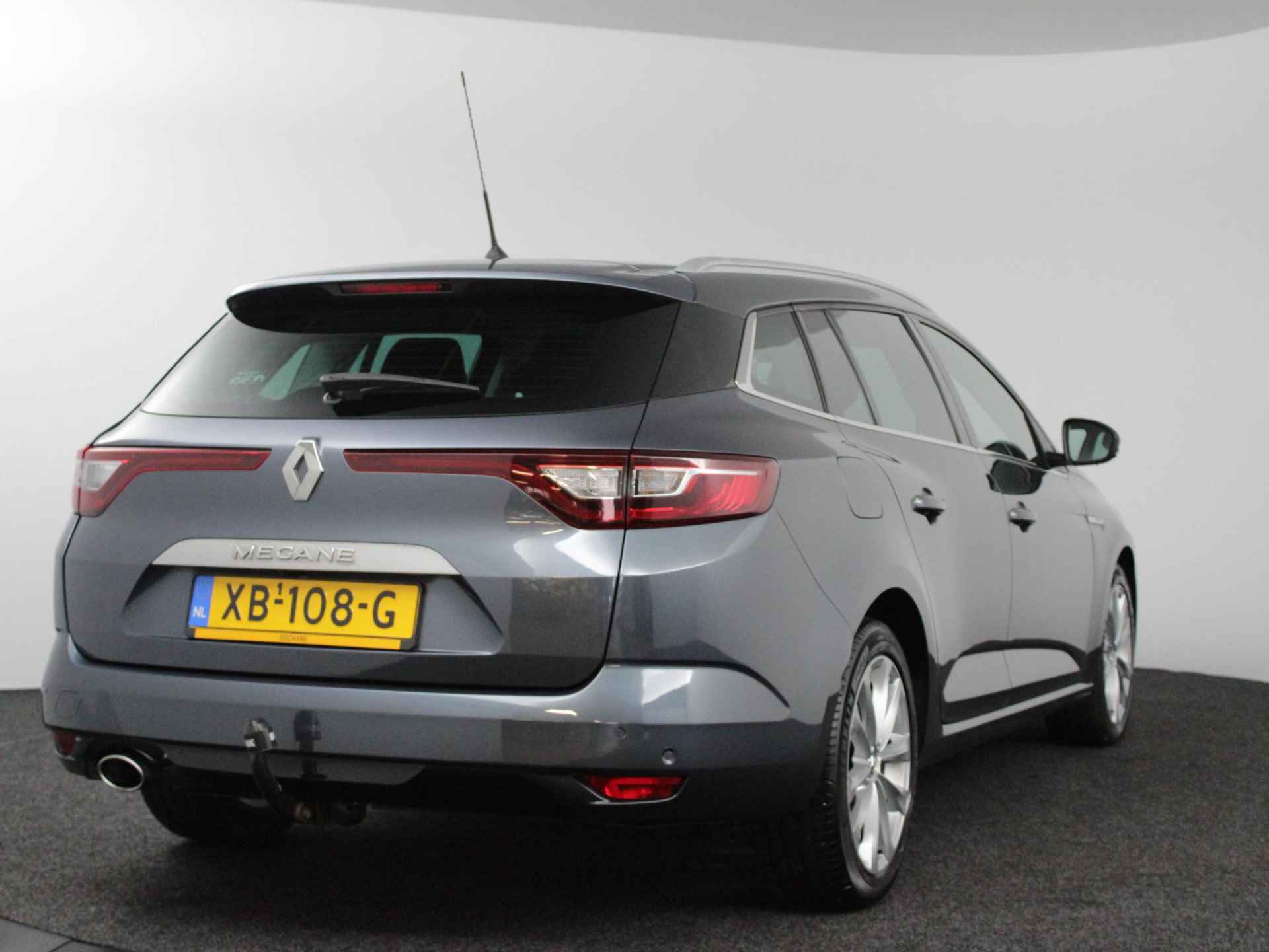 Renault Mégane Estate 1.2 TCe 130 EDC Intens AUTOMAAT | TREKHAAK | ACHTERUITRIJCAMERA | PARKEERSENSOREN VOOR-EN ACHTER | 17" LICHTMETALEN VELGEN | CLIMATE CONTROL - 4/48