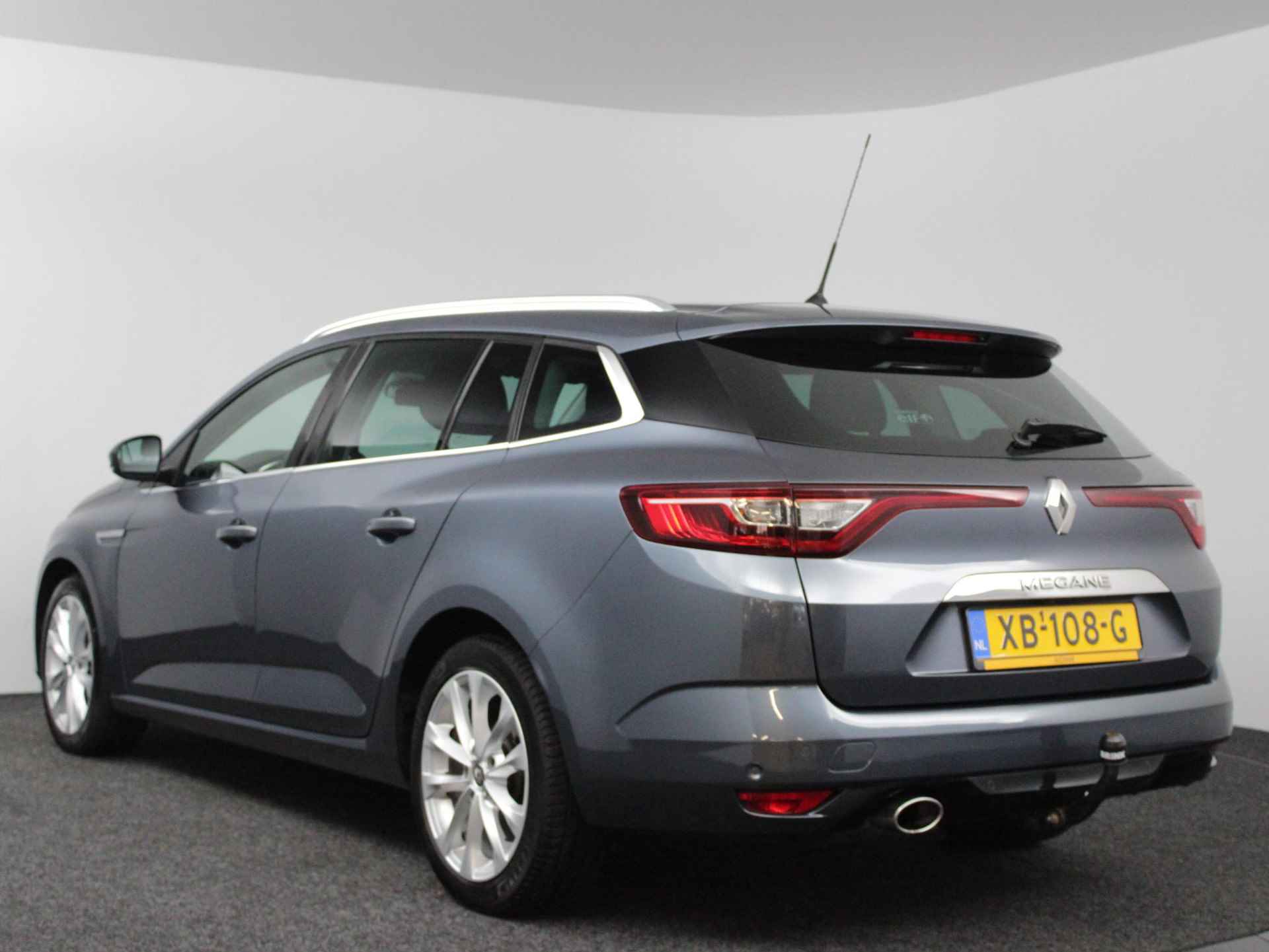 Renault Mégane Estate 1.2 TCe 130 EDC Intens AUTOMAAT | TREKHAAK | ACHTERUITRIJCAMERA | PARKEERSENSOREN VOOR-EN ACHTER | 17" LICHTMETALEN VELGEN | CLIMATE CONTROL - 14/48